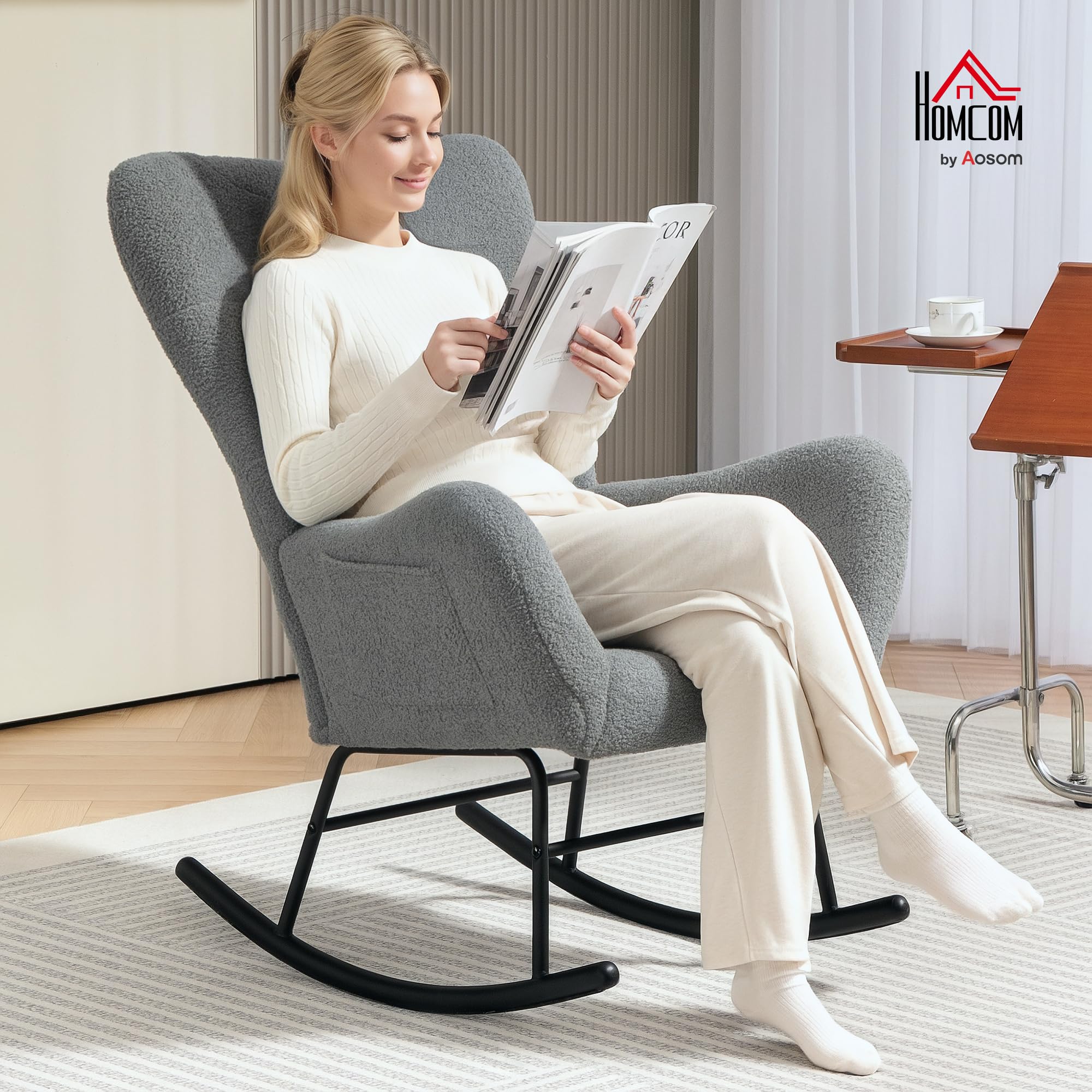 HOMCOM Schommelstoel, schommelstoel met fluweel, armleuning, houten latten, relaxstoel voor woonkamer, slaapkamer, lichtgrijs