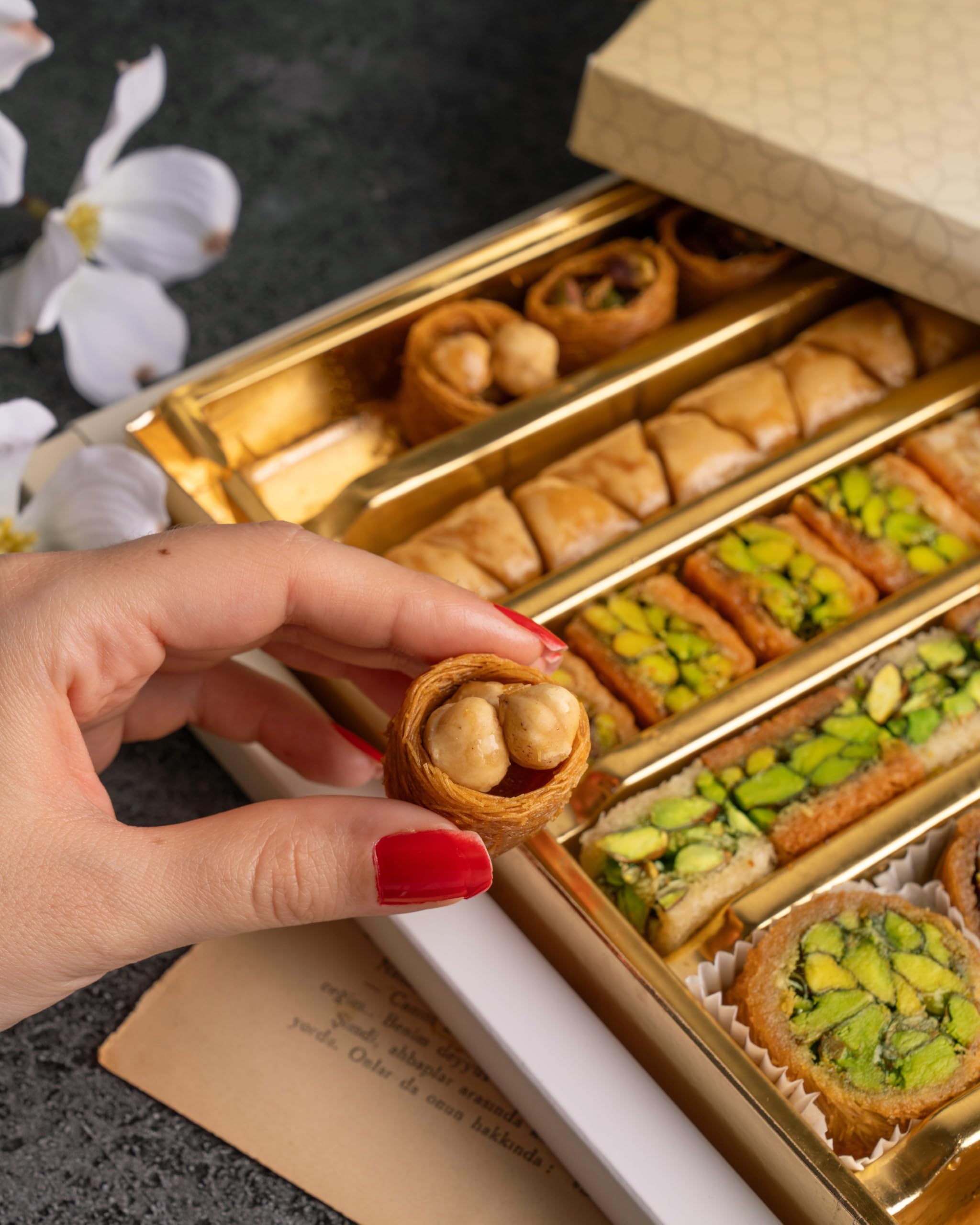 Piqalli Mini Baklava 700g Mix - Baklawa Caja de regalo con pistachos, anacardos, almendras