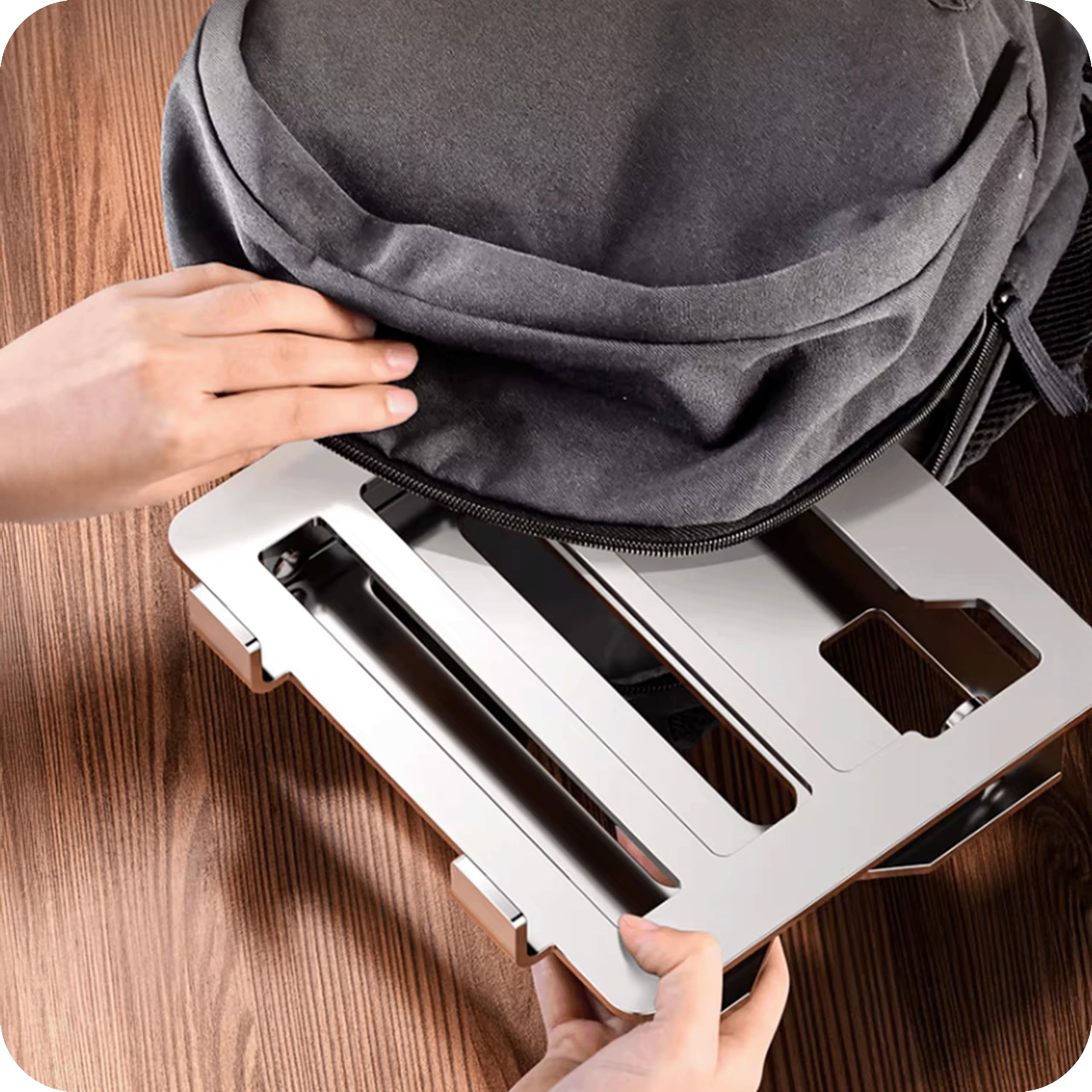 KRUMAD Stojak na laptop regulowany, składany metalowy stojak na notebooka, podstawka na laptop do biurka, sofy i łóżka, antypoślizgowy, stabilny, udźwig do 8 kg