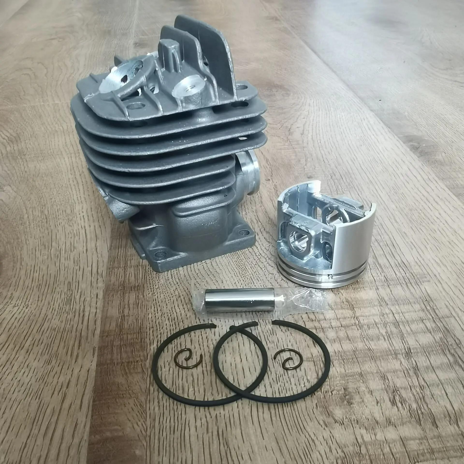 HUILA Zestaw tłoka cylindra pasuje do części zamiennych do pił łańcuchowych 026 MS260 44 mm powłoką chromowaną(44.7mm)