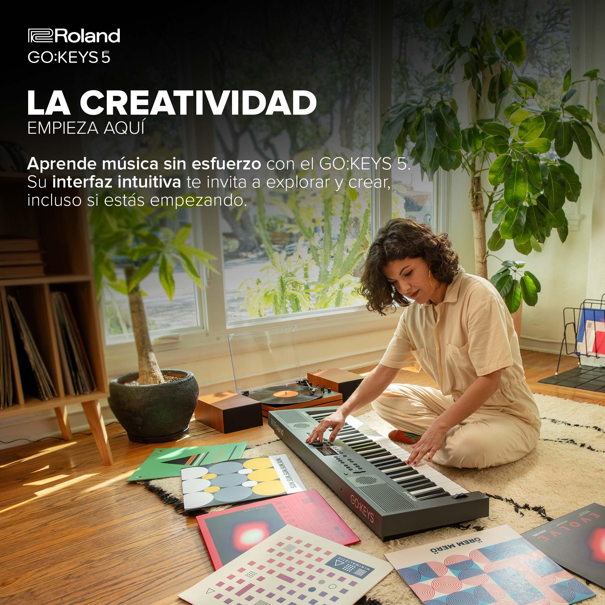 Teclado para creación musical Roland GO:KEYS 5 | Teclado de 61 notas | Generador ZEN-Core con más de 1.000 sonidos integrados | Altavoces estéreo integrados | Entrada de micro – Blanco
