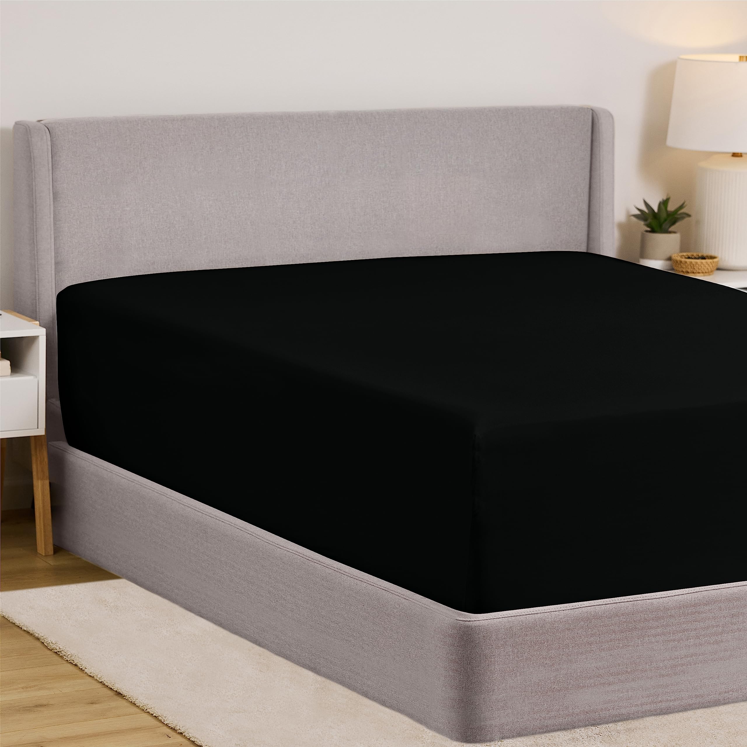 GORILLA GRIPFitted Sheets, Stay in Place Deep Pocket Bottom Bed Sheets for Mattress, Lightweight Microfiber Sábana, All Around Elastic, Oeko-Tex, Wrinkle and Shrink Resistant, Queen Size Black