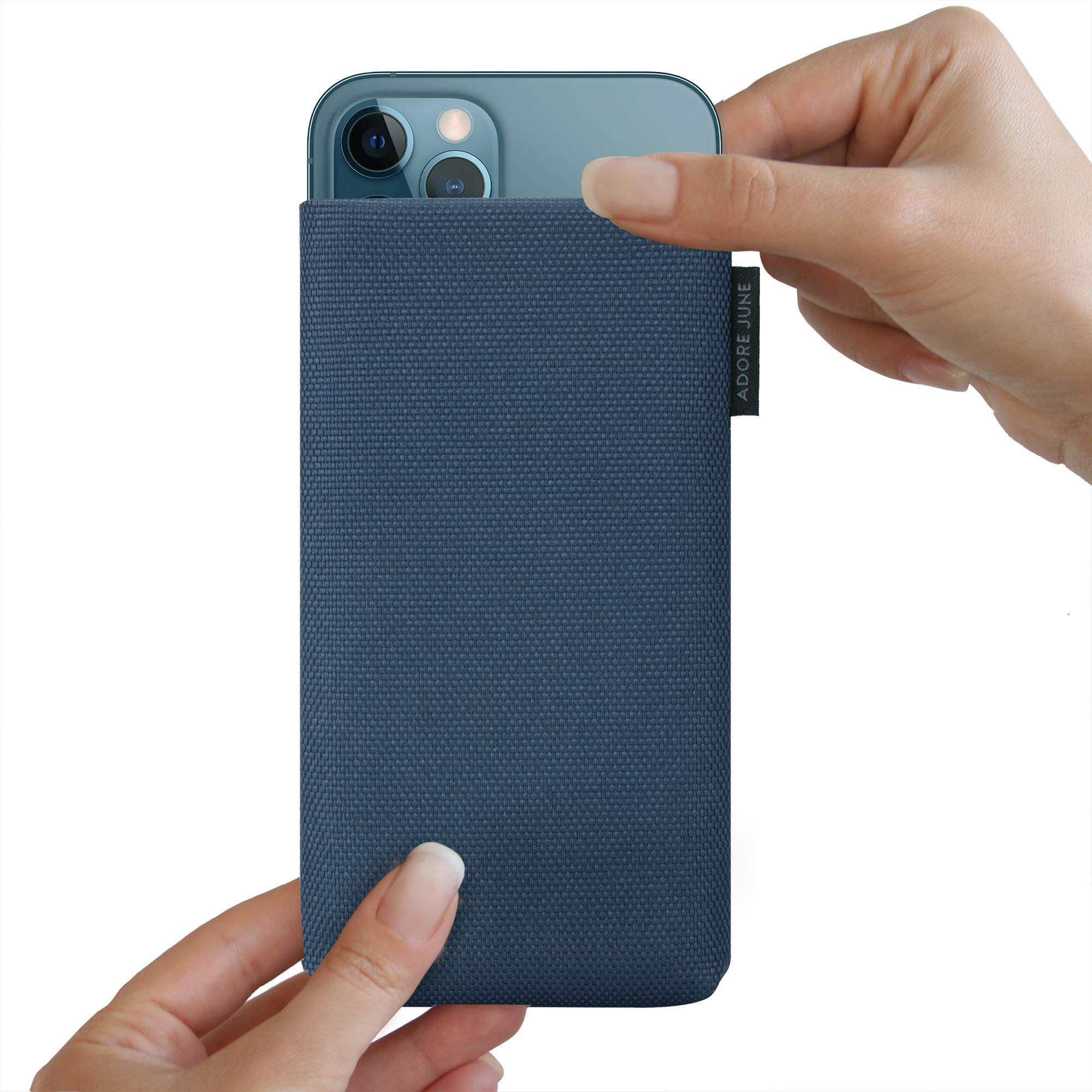 Adore June Handytasche Classic Recycled Blau kompatibel mit iPhone 13 Pro Max/iPhone 12 Pro Max, Moderne Nachhaltige R-PES Stoffe, Made in Europe