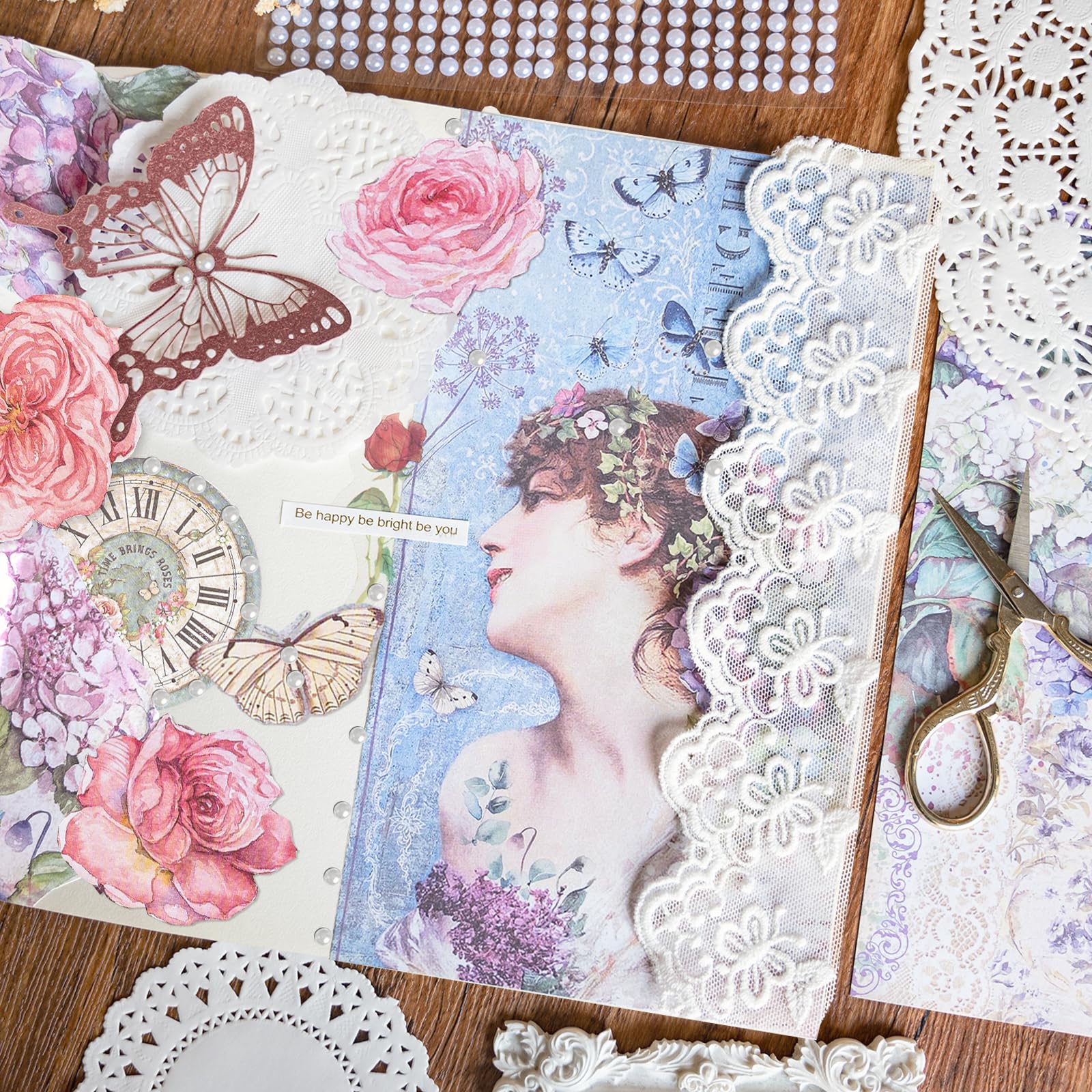 Gedecoreerd papier voor scrapbooking met een bloementhema