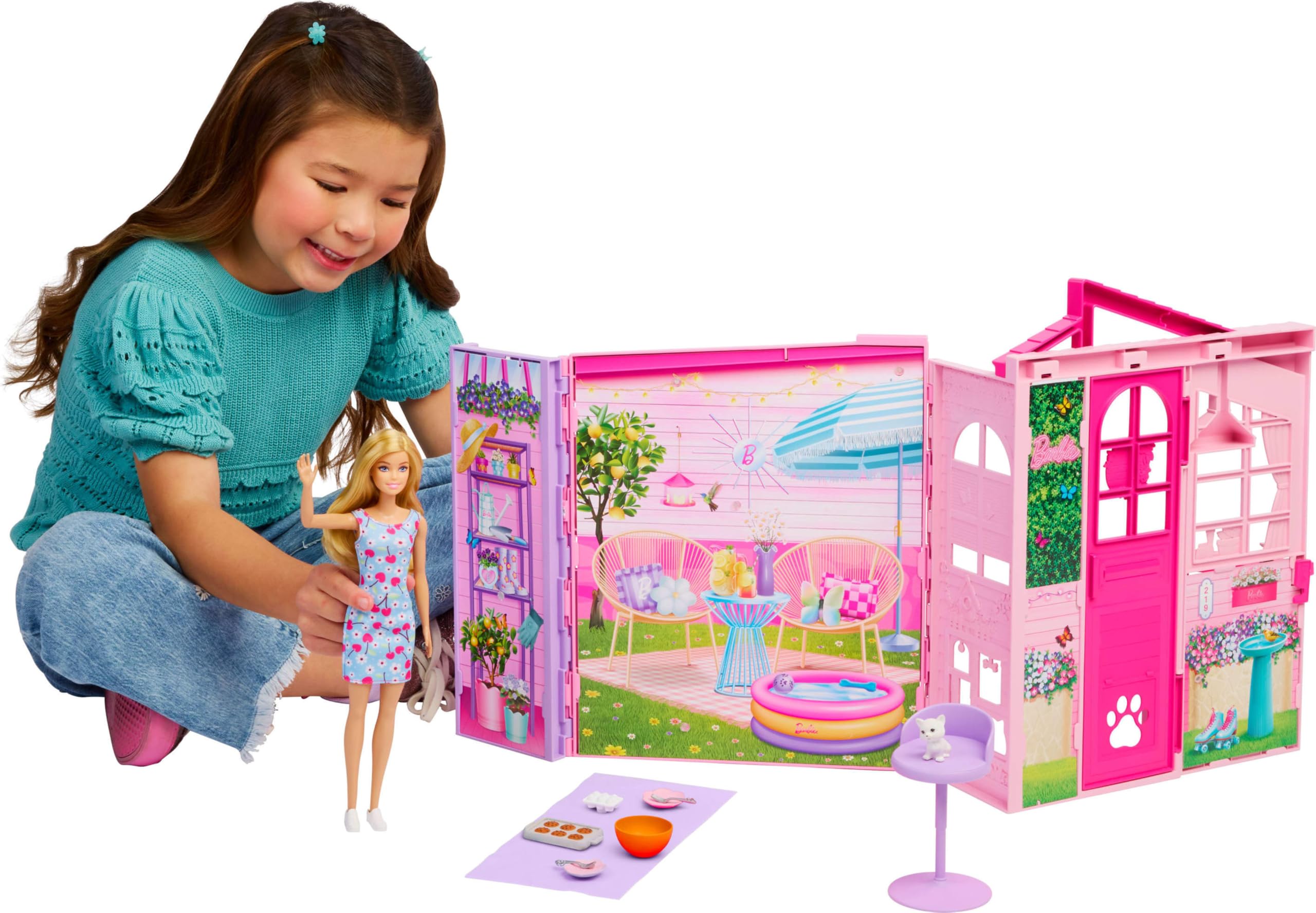 Barbie Domek na weekendowy wypad z lalką i akcesoriami | do „upieczenia” i figurka kotka, 4 obszary zabawy, łóżko piętrowe, zabawa z każdej strony, zabawka dla dzieci 3+, JMD28