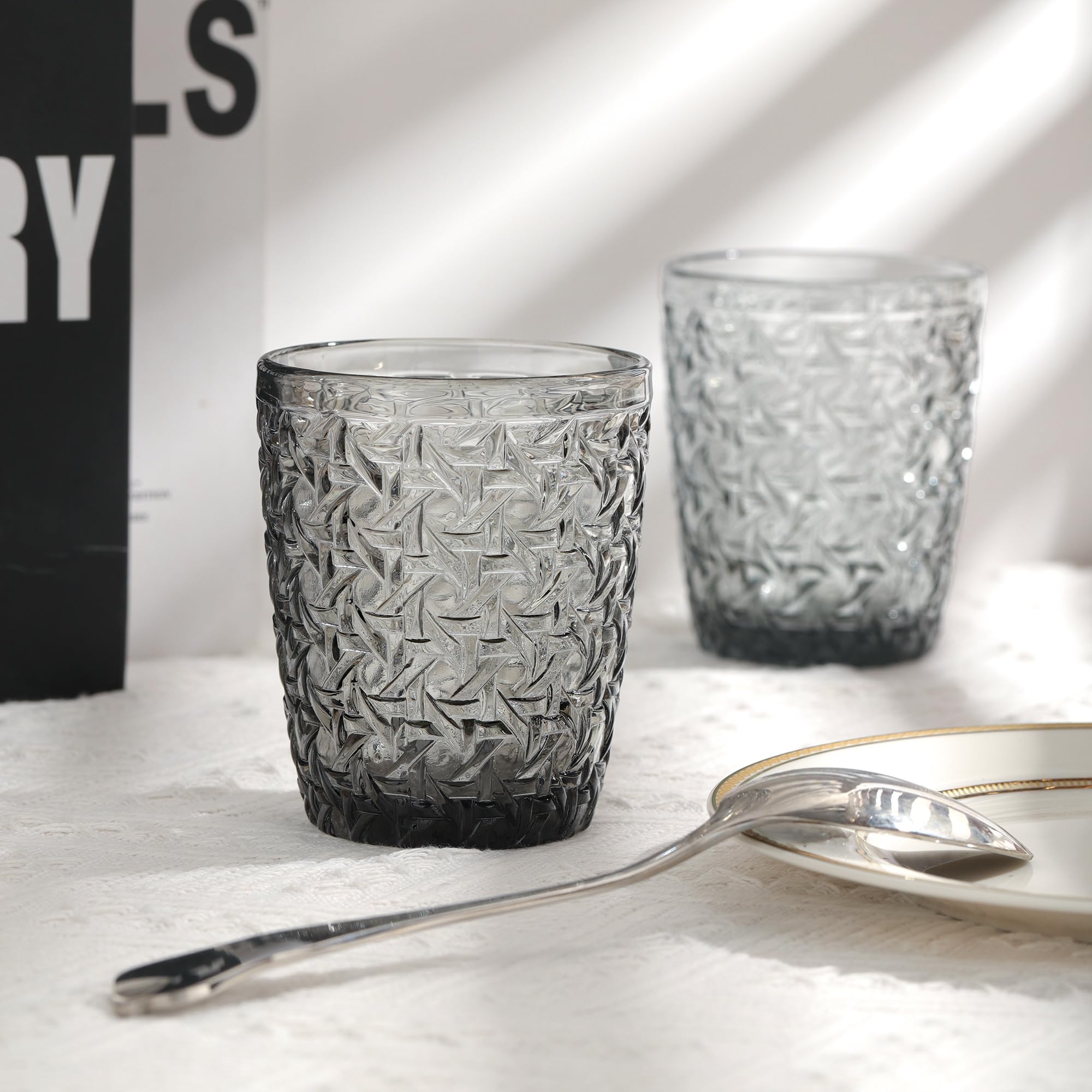 Joeyan Gris Verre a Eau,Empilable Verres à Boire Gobelet Vintage en Relief Fleur,pour Jus Boissons Bière Cocktail,300 ML,Lot de 6,Sécurité au Lave Vaisselle