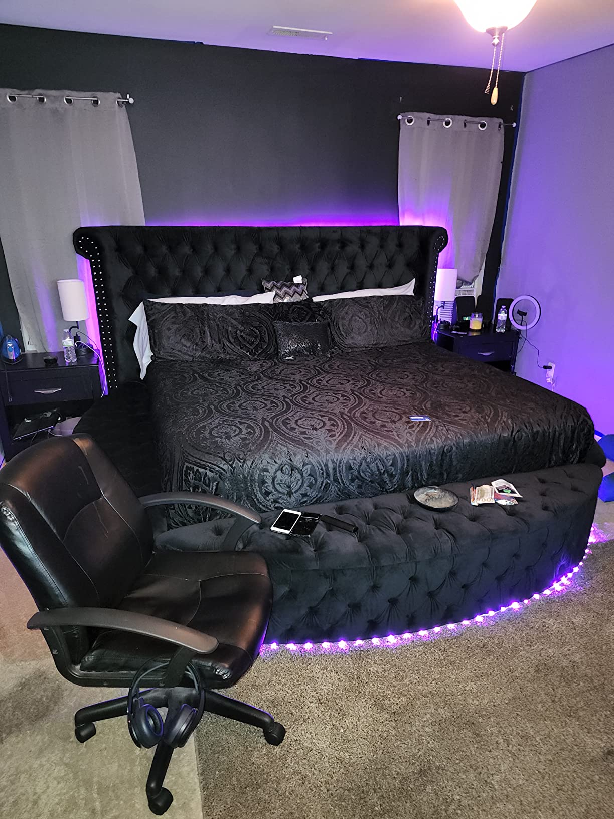 109/mo Finance Meridian Furniture LuxusPurpleK Luxus Collection