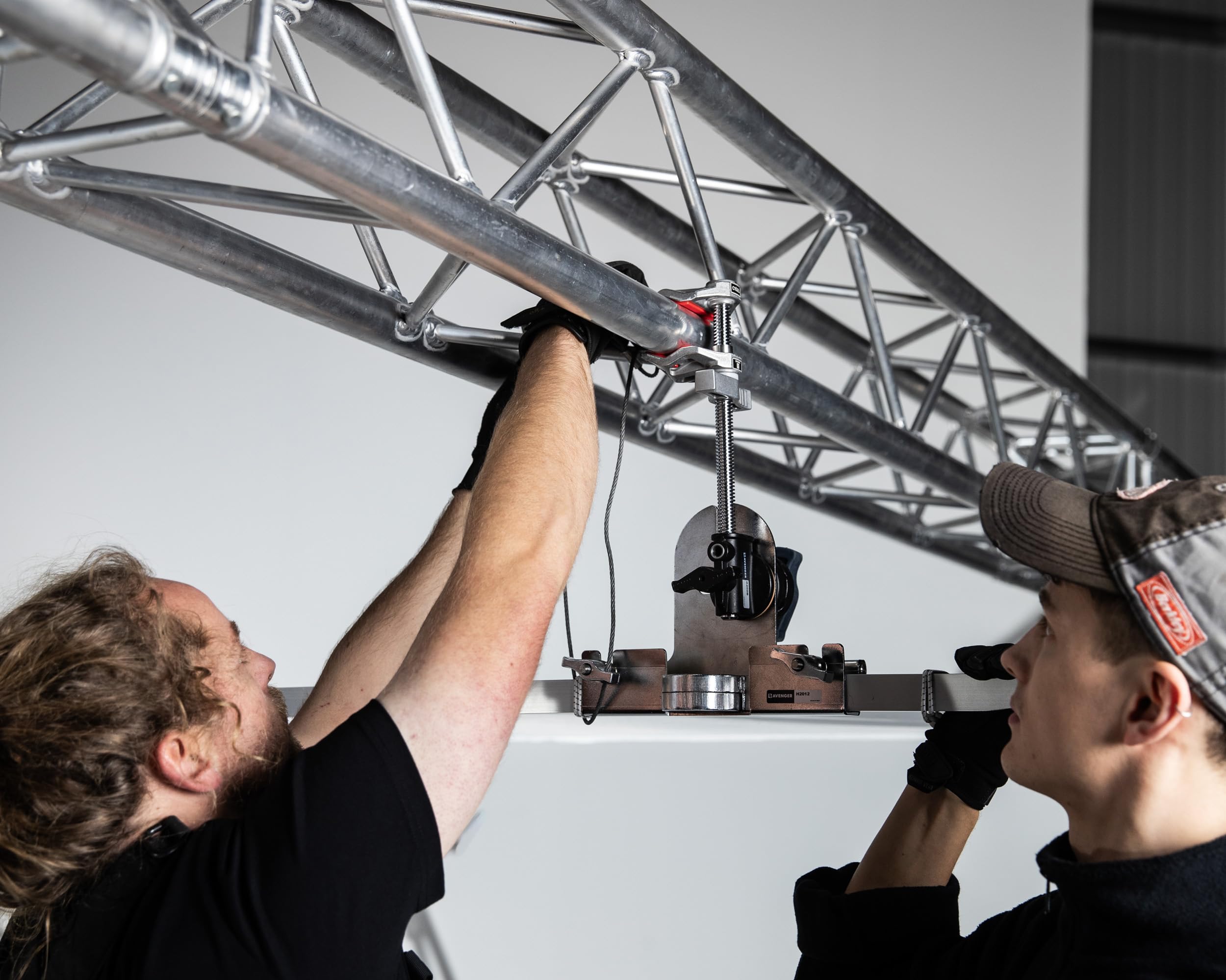 Manfrotto Ścisk śrubowy 6" ze szczękami - zacisk śrubowy do dużych obciążeń ze szczękami - 6"/15 cm pojemność otwierania - 50 kg maksymalne obciążenie użytkowe - 5/8" / 16 mm Baby Pin - C152EJ