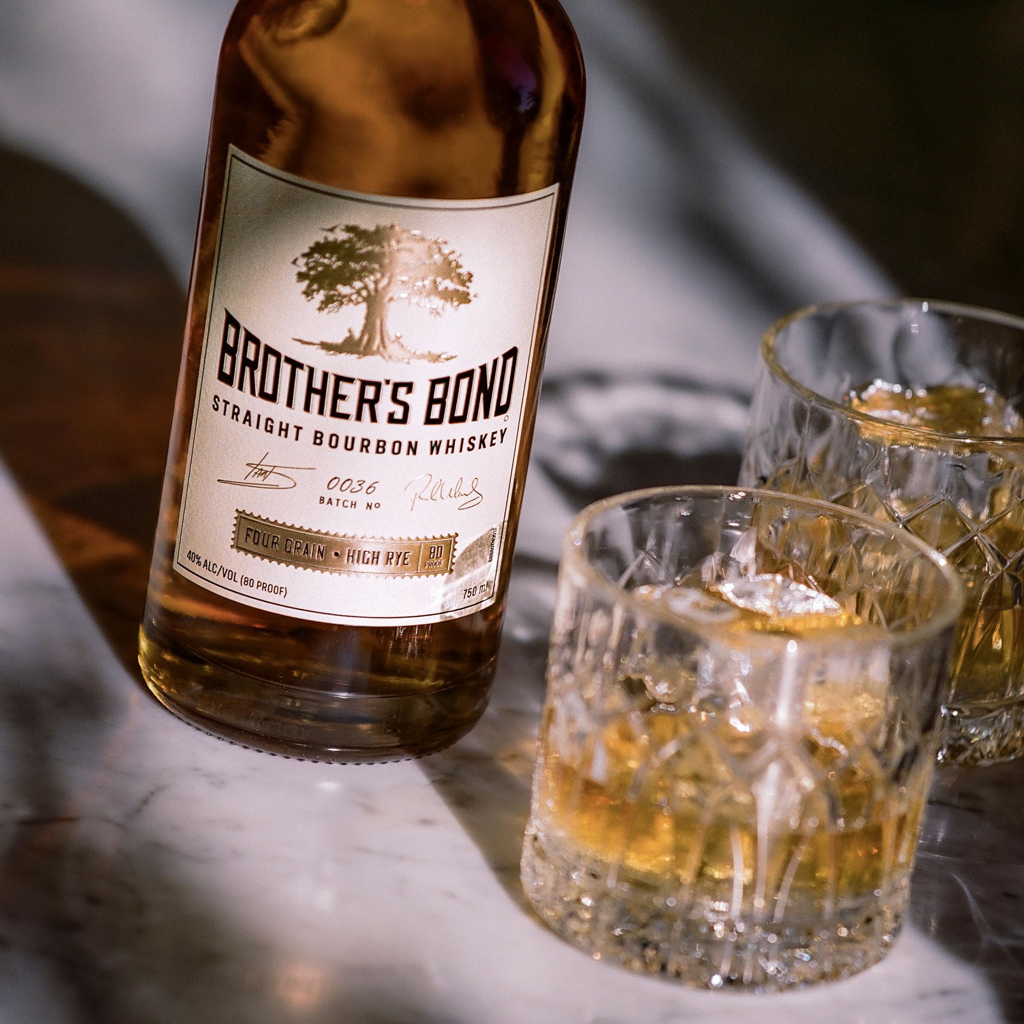 Brother’s Bond Straight Bourbon Whiskey 700 ml – 40% Vol, mindestens 4 Jahre gereift – Bourbon mit hohem Roggenanteil – weich, würzig & ausgewogen – pur oder in Cocktails