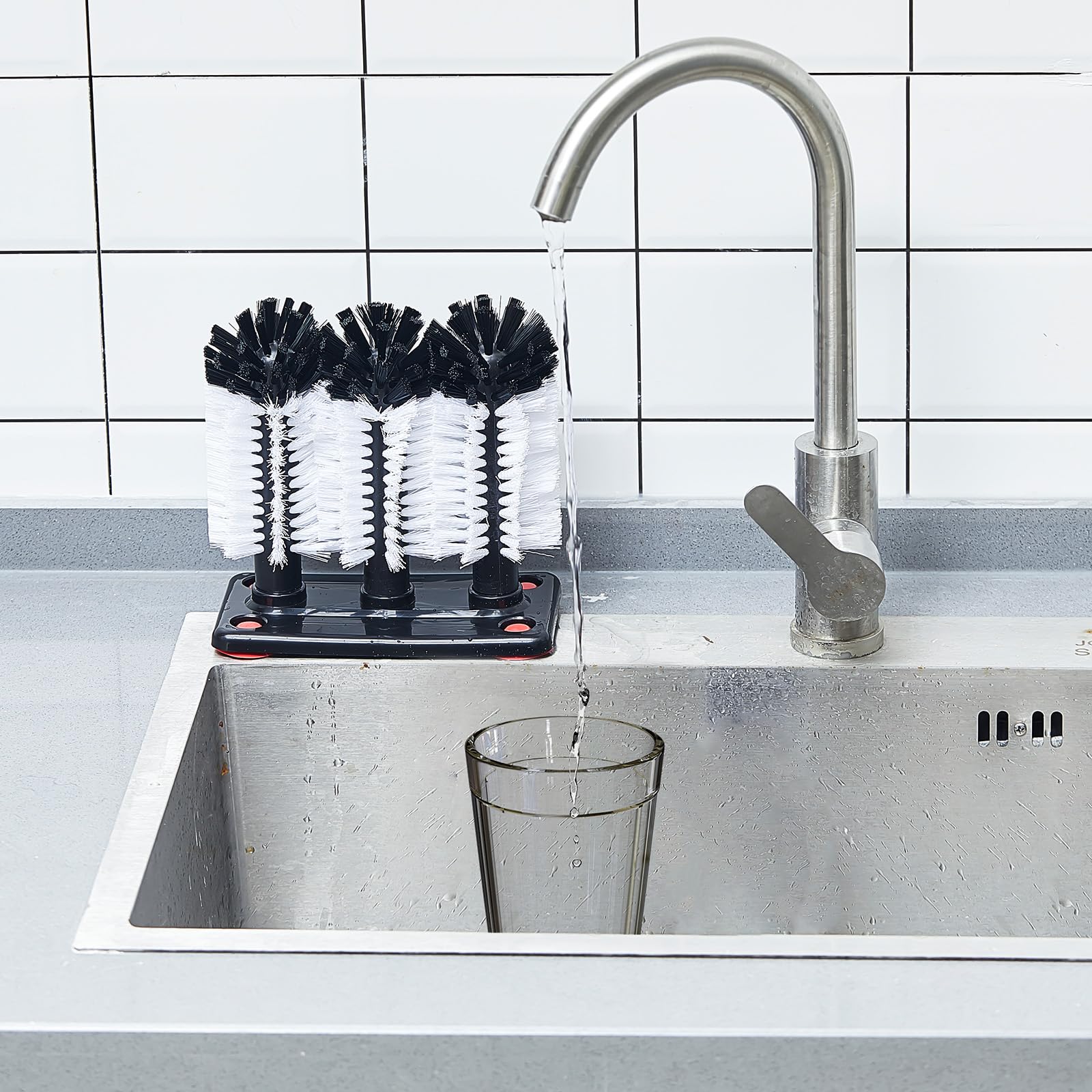 Havawish 1 cepillo de limpieza de botellas de agua con base de succión, barra de cerdas de 3 cabezales para fregadero, limpiador de cepillos para limpiar vasos de cerveza, copas de vino, tazas de