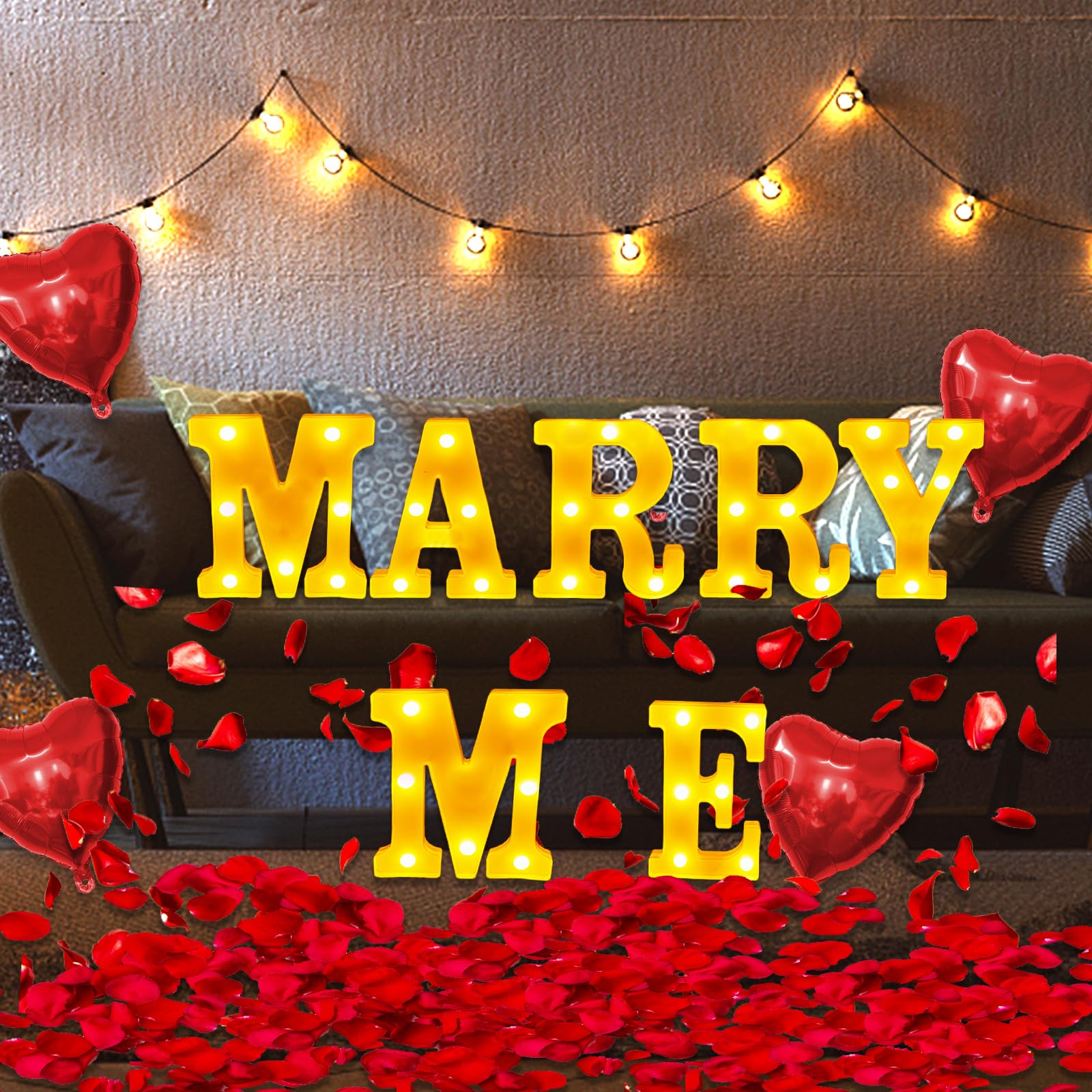 Marry Me - Lettere luminose decorative a LED, in plastica, con 2000 petali di rosa artificiali, per decorare la proposta di matrimonio per esterni