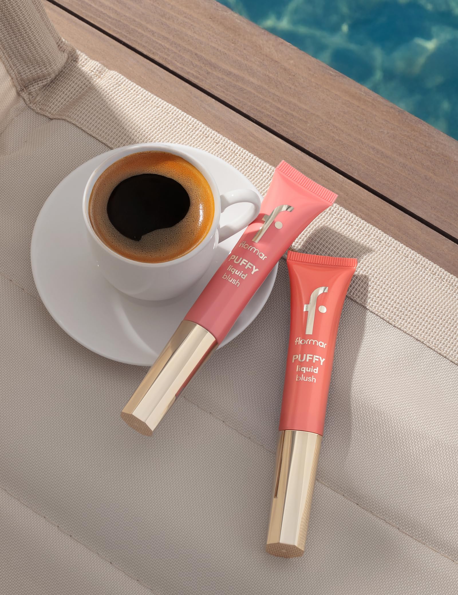 Puffy Liquid Nemlendirici Etkili & Parlak Bitişli Sünger Aplikatörlü Likit Allık