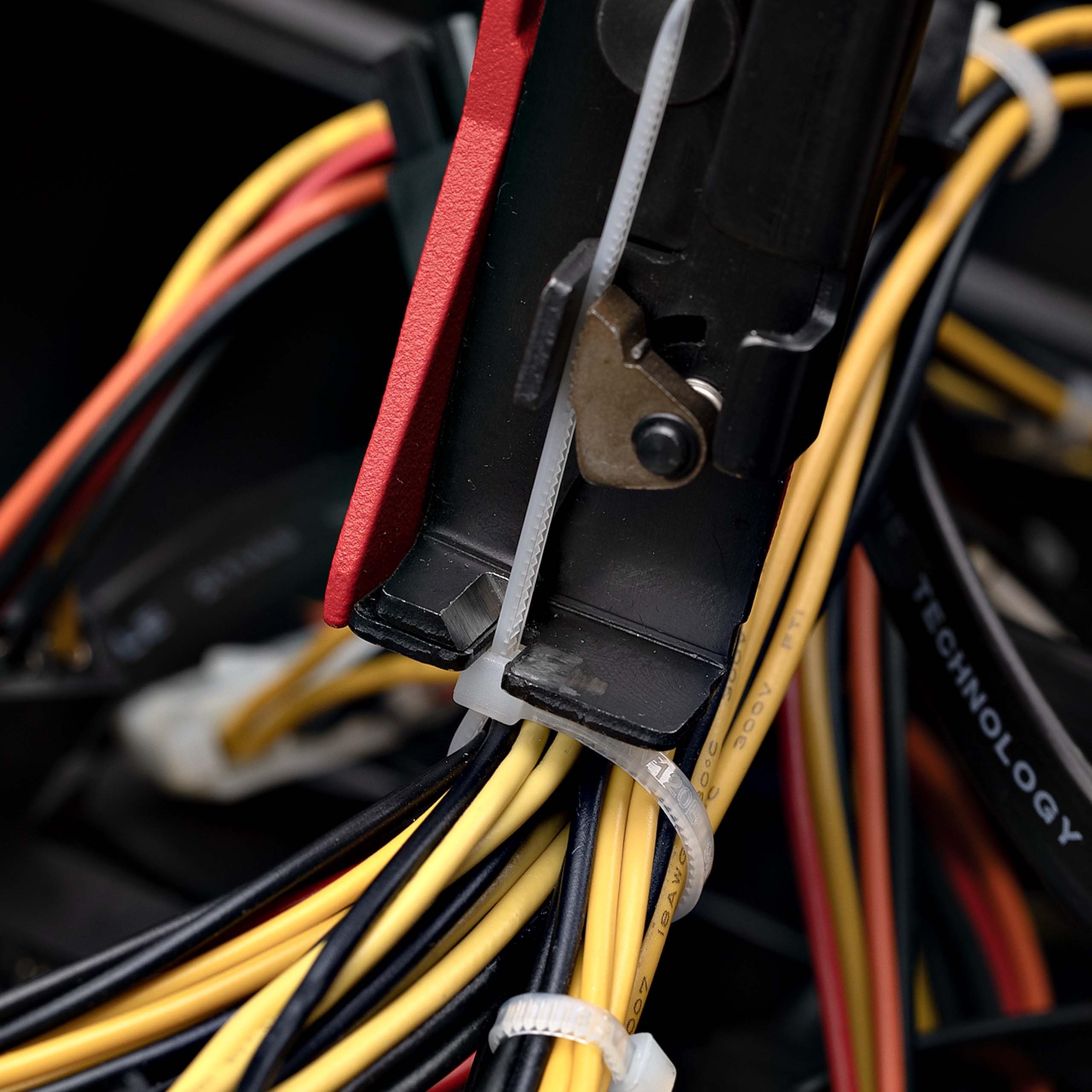StarTech.com Pistola per fascette in nylon, pinza per l'installazione/taglio di fascette, tendifascette/serrafascette, TAA