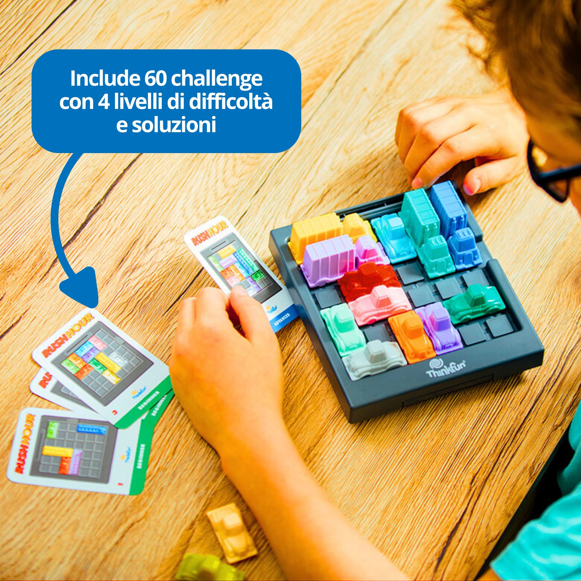 ThinkFun - Rush Hour, Scappa Dagli Ingorghi, Gioco da Tavolo, 1+ Giocatori, Idea Regalo per Bambini e Ragazzi 8+ Anni, Edizione in Italiano