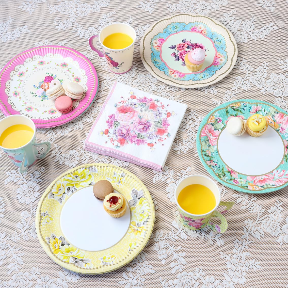 Saliegroene babyshower decoraties neutrale borden set voor