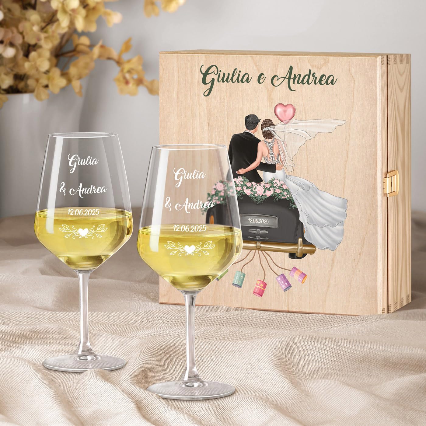 Maverton Calici Vino x2 Personalizzati - Bicchieri Vino Rosso o Vino Bianco 490 ml - Incisi per Lei e Lui - Scatola Legno Personalizzata - Regalo per Sposi e Coppia - Regali Personalizzati