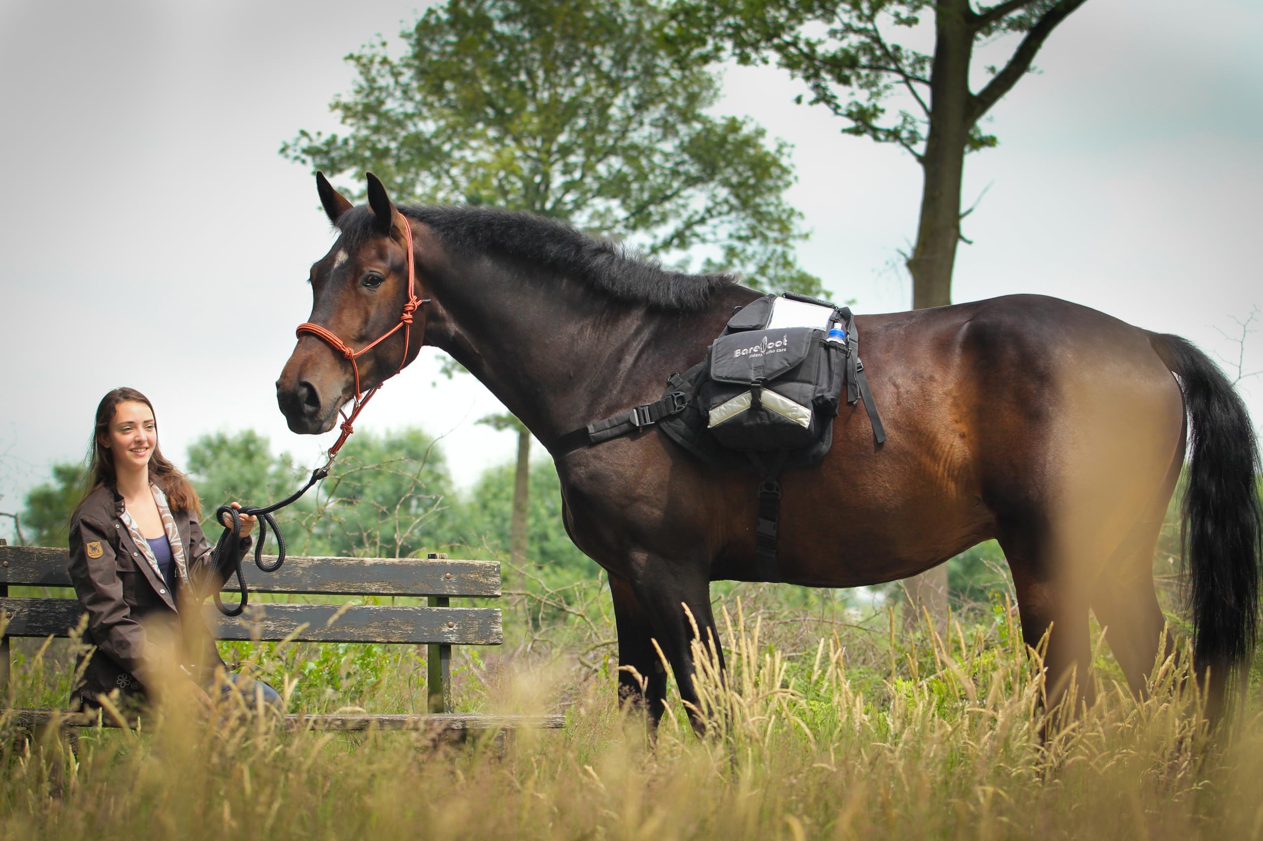 Pferderucksack Barefoot Walk-My-Horse – 9 Fächer, wasserabweisend, mit Reflektoren & V-Gurt – Für Spaziergänge mit Pony, Pferd oder Esel