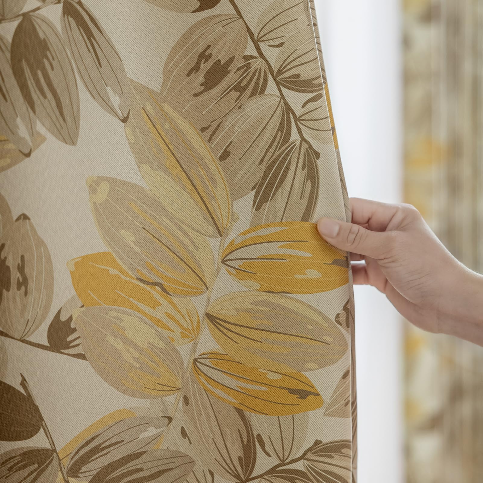 SUOUO Verdunkelungsvorhänge für Schlafzimmer, Gemustert, Blumenmuster, 225 x 140 cm, 2er-Set, Raumverdunkelung, Fenstervorhänge für Wohnzimmer, Gelb/Braun