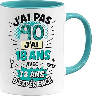 Jungle Mug | Mug 90 Ans Anniversaire Humour | Cadeau Original Femme Homme 90e Année | Tasse Drôle J’ai Pas 90 Ans – J’ai 18 Avec 72 Ans d’Expérience | Céramique, Blanc/Bleu, 330 ml
