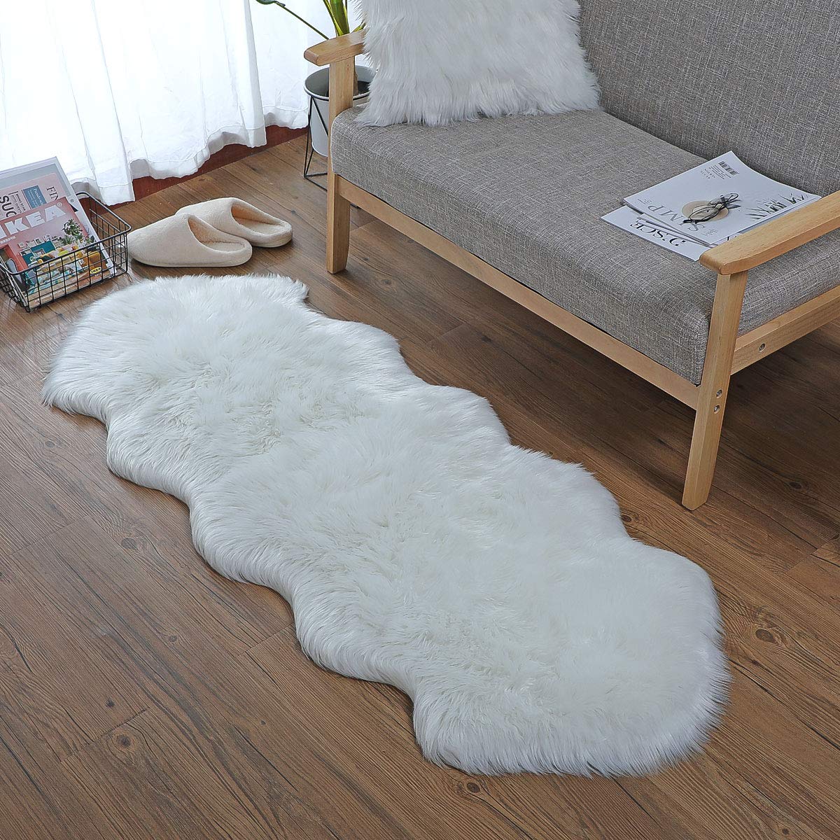 QHWLKJ Faux Fur Area Rug, 2 x 5.3ft, White, Luxury Soft Shaggy Rug for Bedroom, Sofa, Living Room Floor, Kids Room