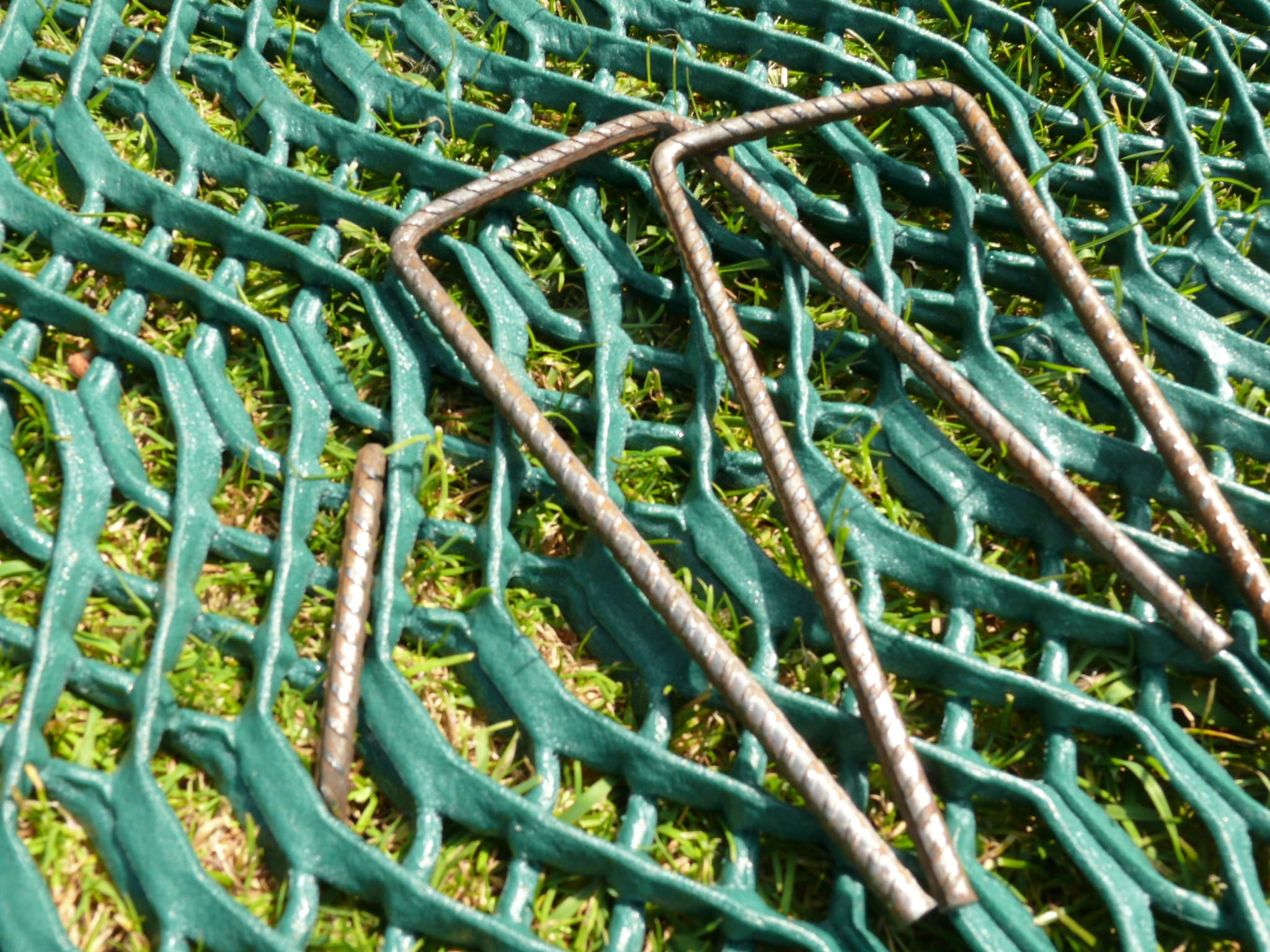 Suregreen Grass Reinforcement Mesh | 1m x 10m | 10mm Thick Grass Protection with 50 pins