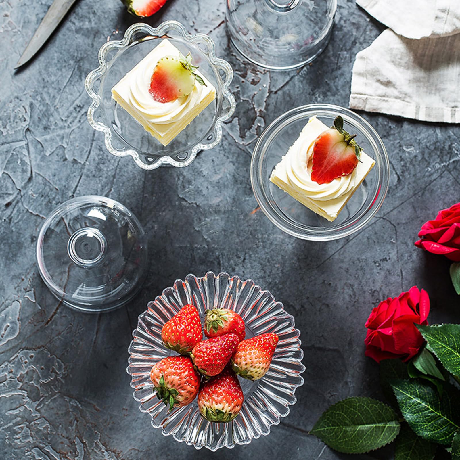 Klarglas-Serviertablett mit Kuppeldeckel, Dessertdisplay mit Fuß für Süßigkeiten, Süßigkeiten, elegante Dekoration für besondere Anlässe und Partys