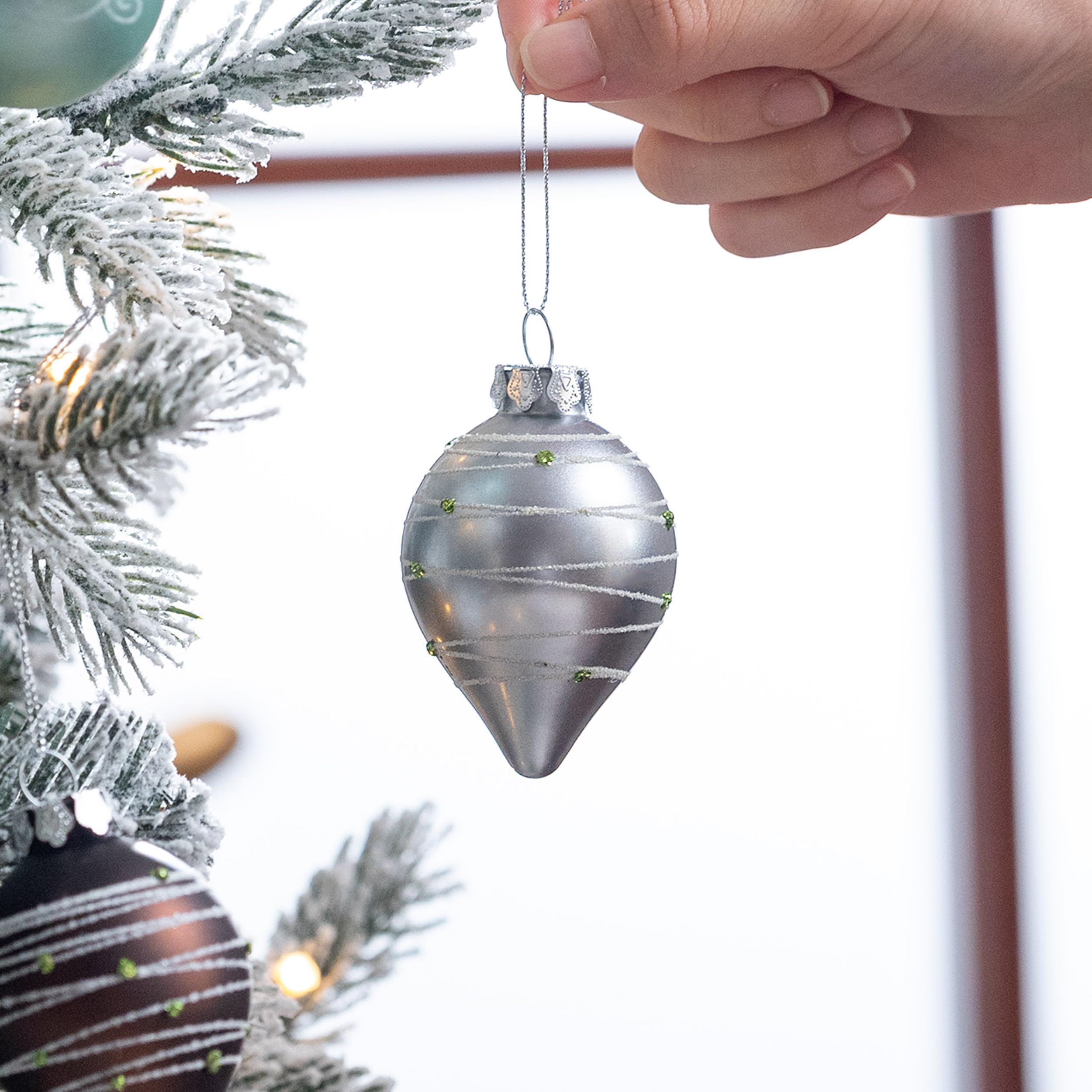 Valery Madelyn Ensemble de Boules de Noël en Verre - Blanc, Marron, Argent et Vert 24 pcs 6-10 cm - Ornements pour Décoration d'Arbre et Sapin
