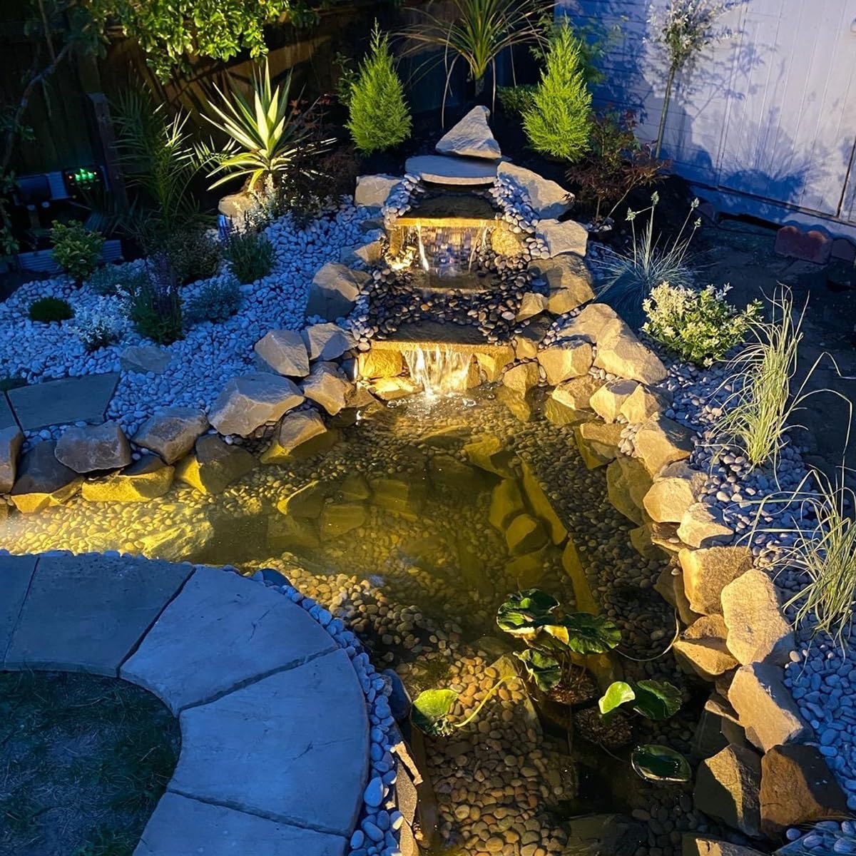 Revestimiento Negro de Primera Calidad para estanques: Membrana Flexible e Impermeable (8x5 Metros) Apta para estanques de Peces y Piscinas, y soluciones de paisajismo para Jardines resisten