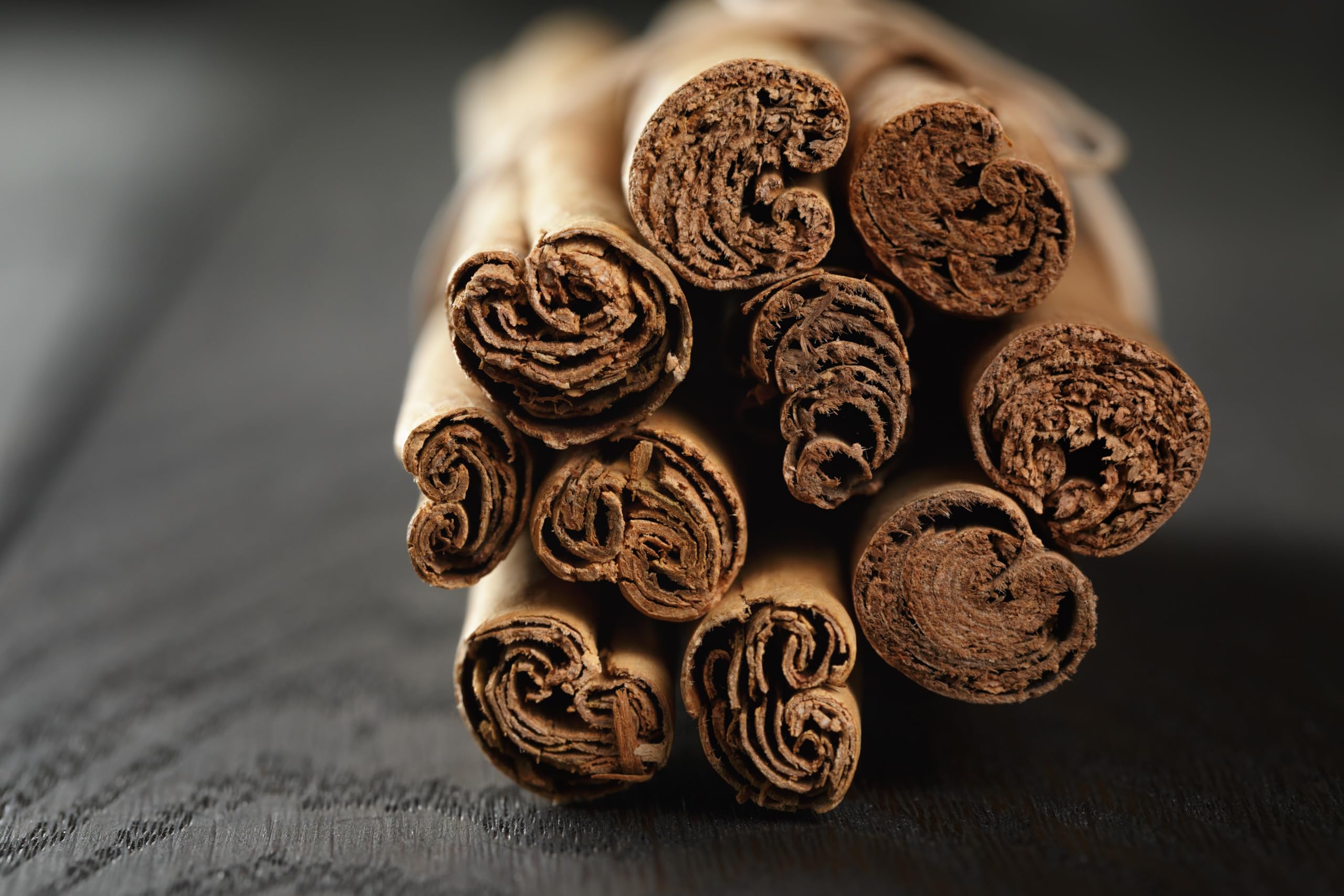 Ceylon Cinnamon Stick Bark Quills - Perfect for Sweet and Savoury Dishes - Cinnamomum Verum from Sri Lanka | 21 Inch | Natural | Vegan | GMO Free | 1 Quill