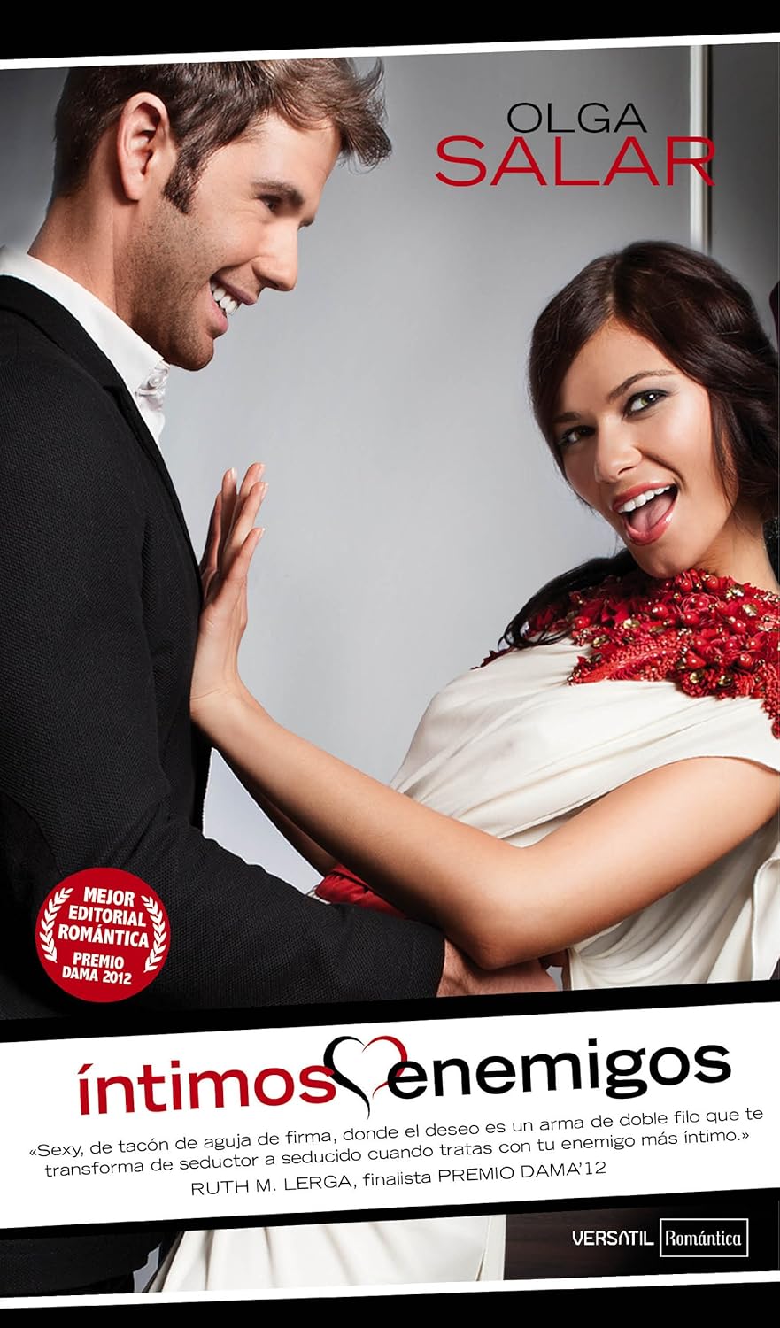 Portada de la novela romántica contemporánea Íntimos enemigos, de Olga Salar.