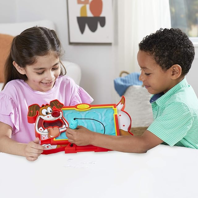 Foto 5 de 7 de Hasbro Gaming - El Allegro Chirurgo S.O.S. Cachorro, juego en caja con sonidos