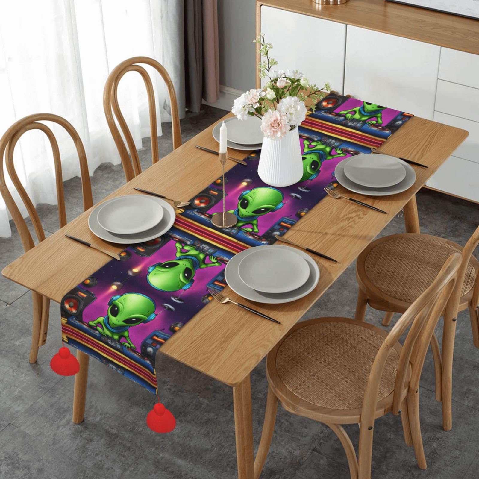 Chemin de table extraterrestre vert pour une soirée jeux entre amis