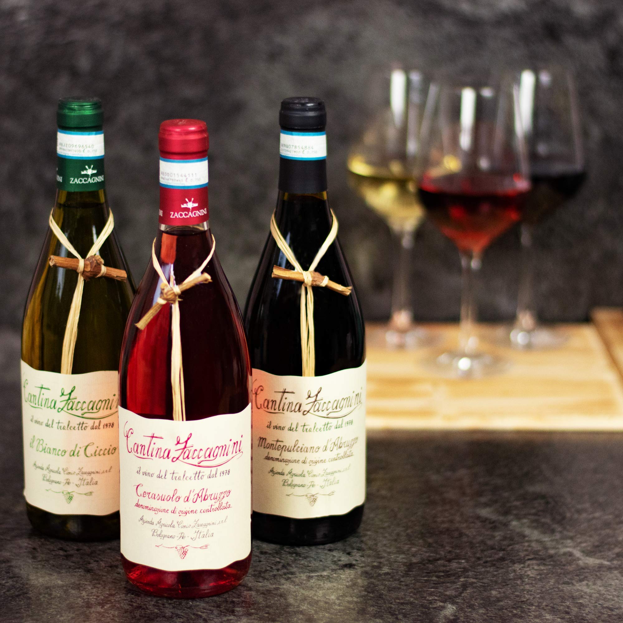 Geschenkset Abruzzo | Weinset mit Holzkiste und 3 ausgezeichneten Weinen (Rot, Weiß, Rosé) aus Italien | Wein Geschenk Korb gefüllt für Weinliebhaber | Italienische Geschenkbox für Frauen & Männer