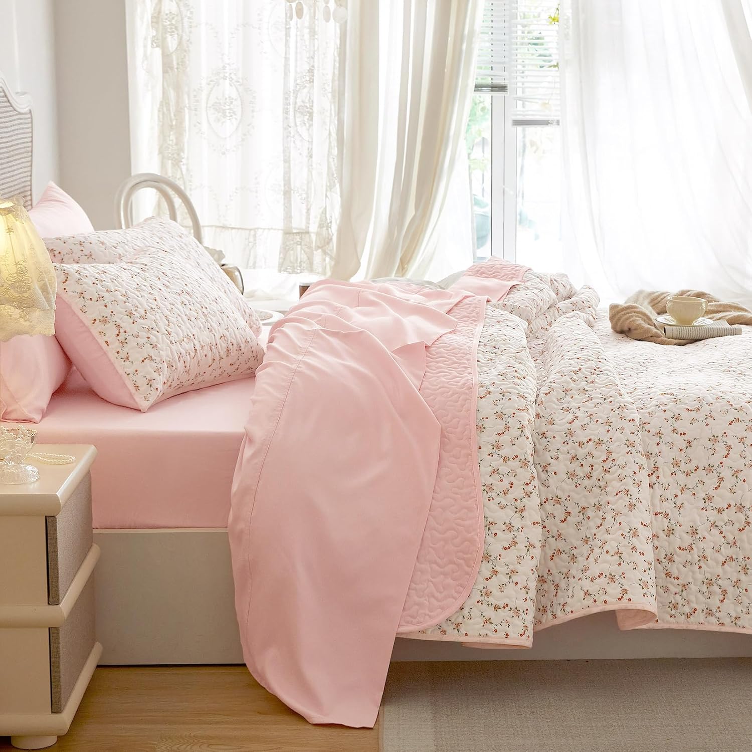 Wake In Cloud - Floral Quilt Set, Coquette Cottagecore Aesthetic Cute Flower Pattern for Women Teen Girls, Reversible Lightweight Bedspread Coverlet, 3 Pieces, Pink, Twin/Twin XL Size - Image 4