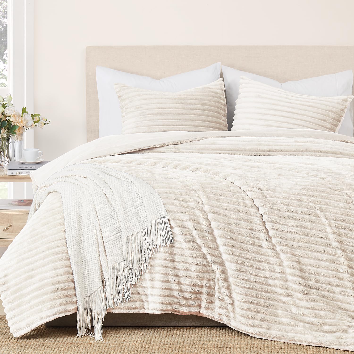 Geniospin Cream White Fleece Queen Comforter Set - 3 Pieces Faux Fur Beige Comforter Queen Size, Soft Warm Fluffy Bedding Set for All Season with 2 Pillow Cases