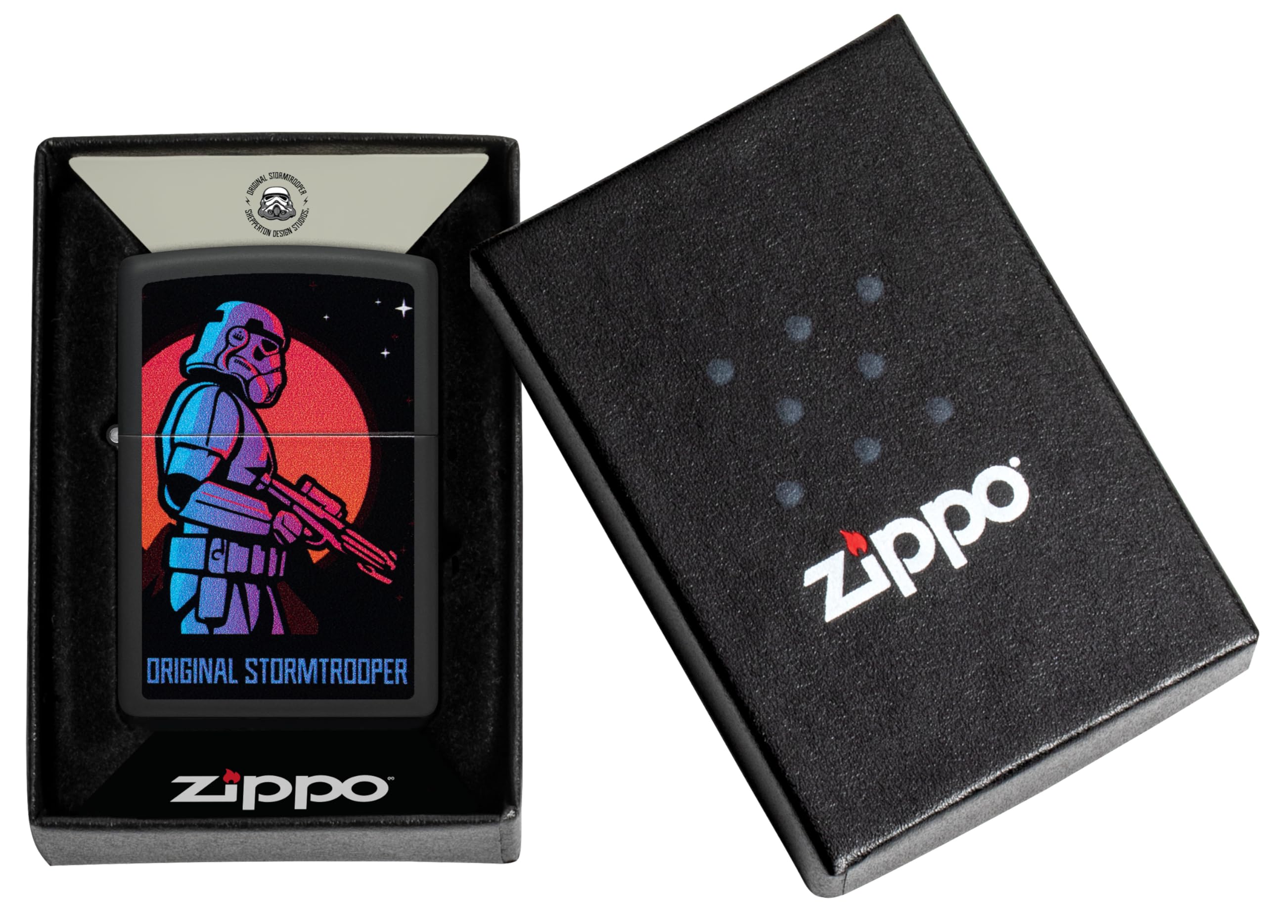 Zippo Sturmfeuerzeug - Original Stormtrooper Moon Design, Black Matte - Nachfüllbar - Wiederverwendbar - Windfest - Geschenkbox - Made in USA