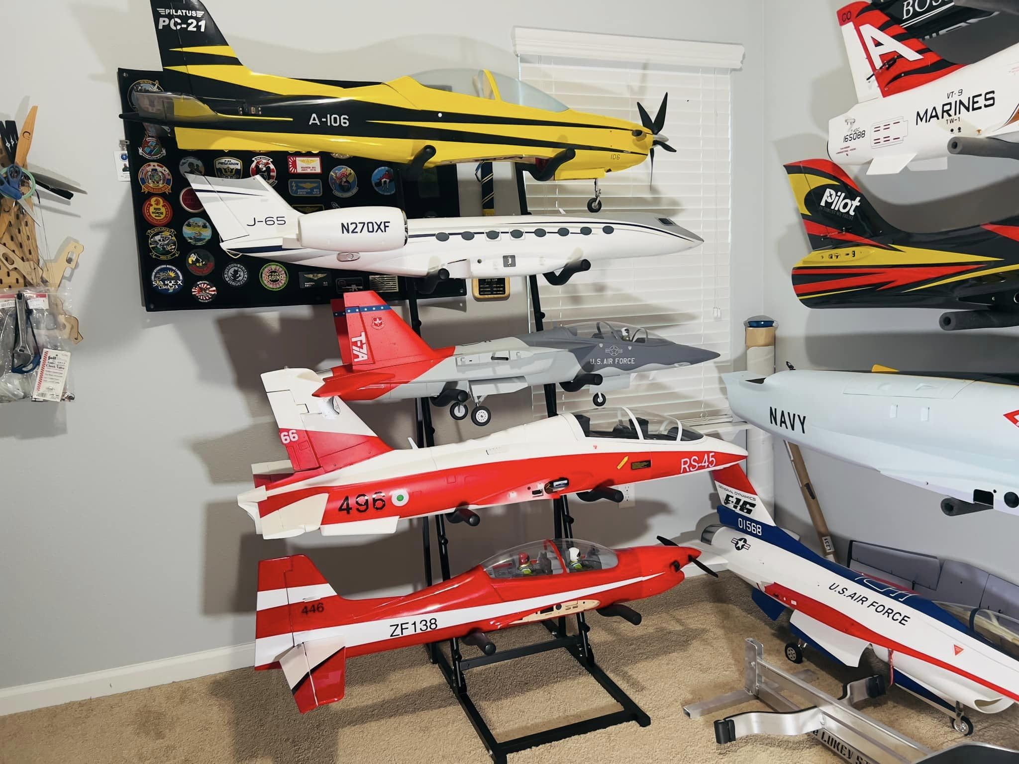Amazon｜Banana Hobby RC飛行機収納ラックシステム (18インチ