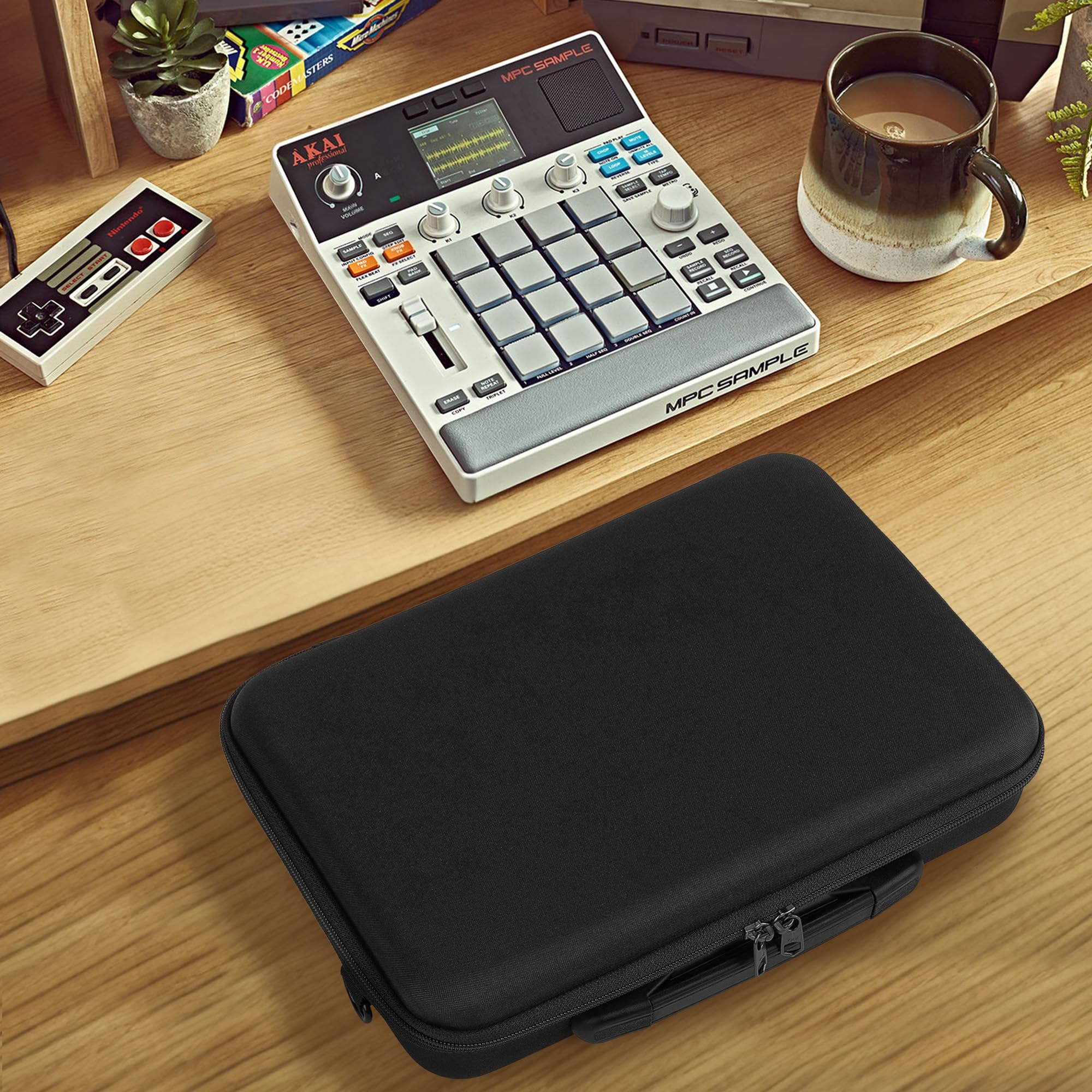 GEEKRIA Funda de Viaje rígida Compatible con Akai Professional MPC Sample, groovebox portátil para muestreador de Audio, Bolsa (Negro)