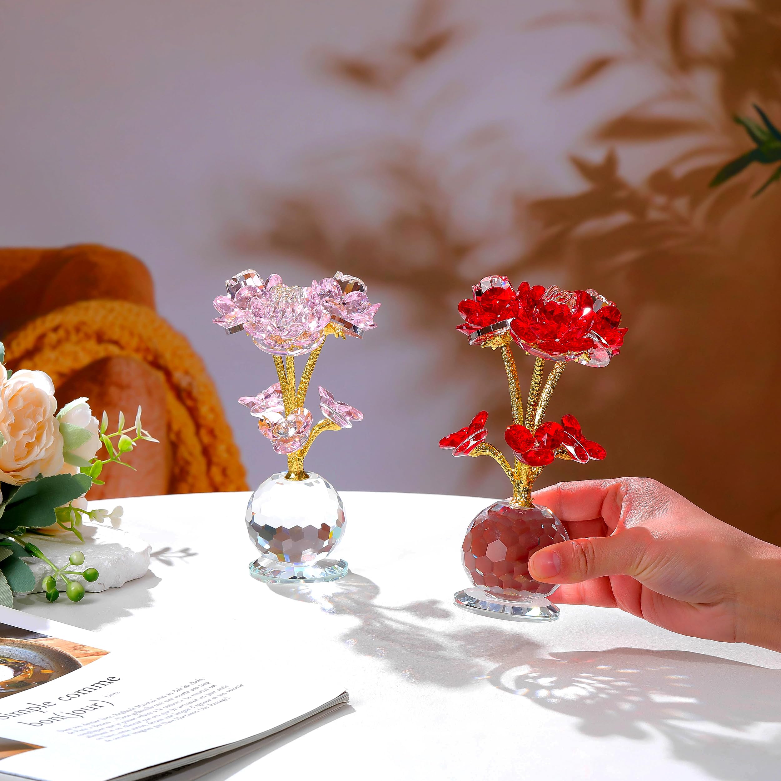 Amazon｜赤いバラの花のクリスタルの置物 花瓶付き - ガラスの花 茎の