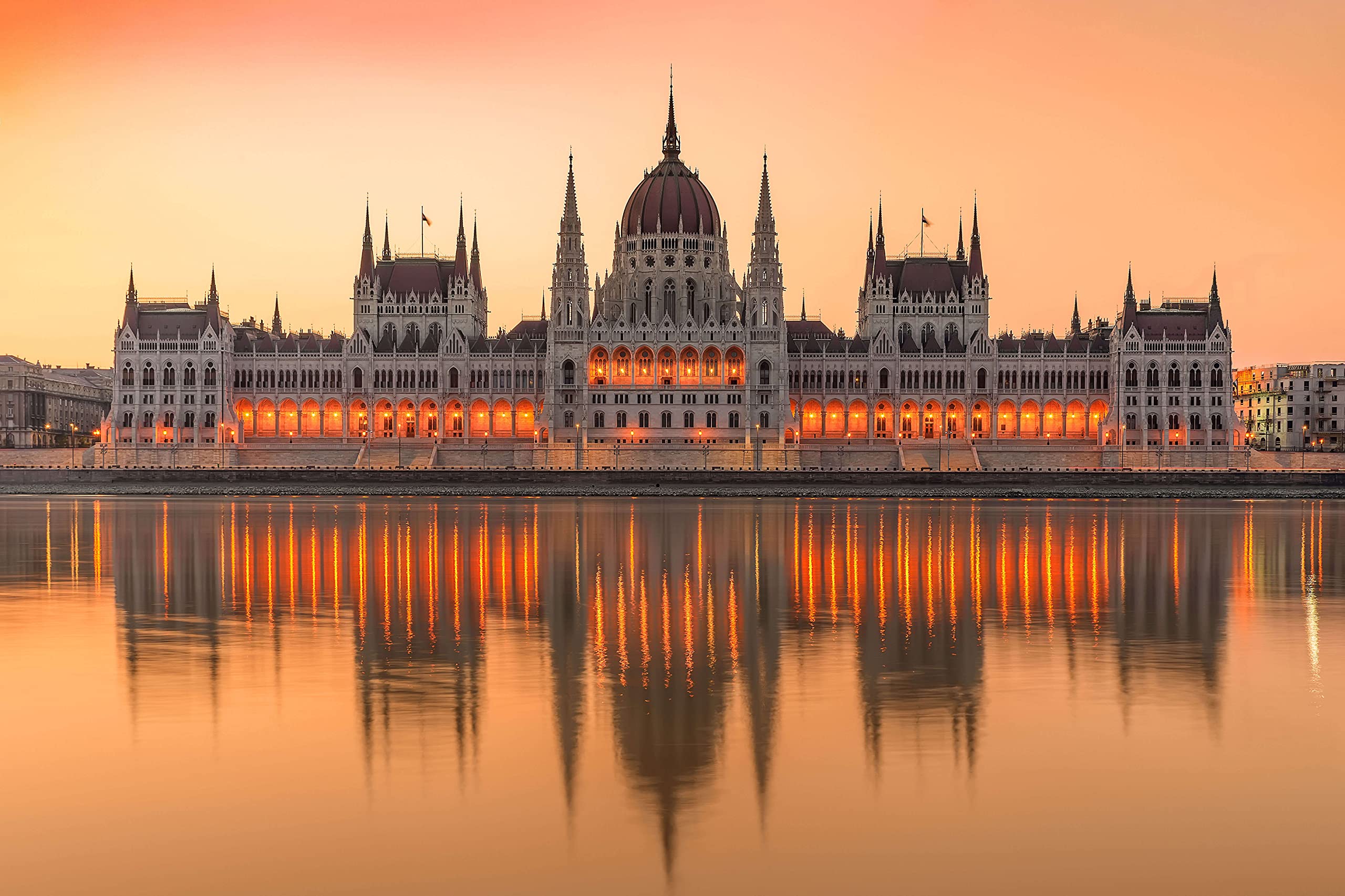 Parliament Sunset - Challenging 1000 Piece Jigsaw Puzzle - Budapest, Hungary