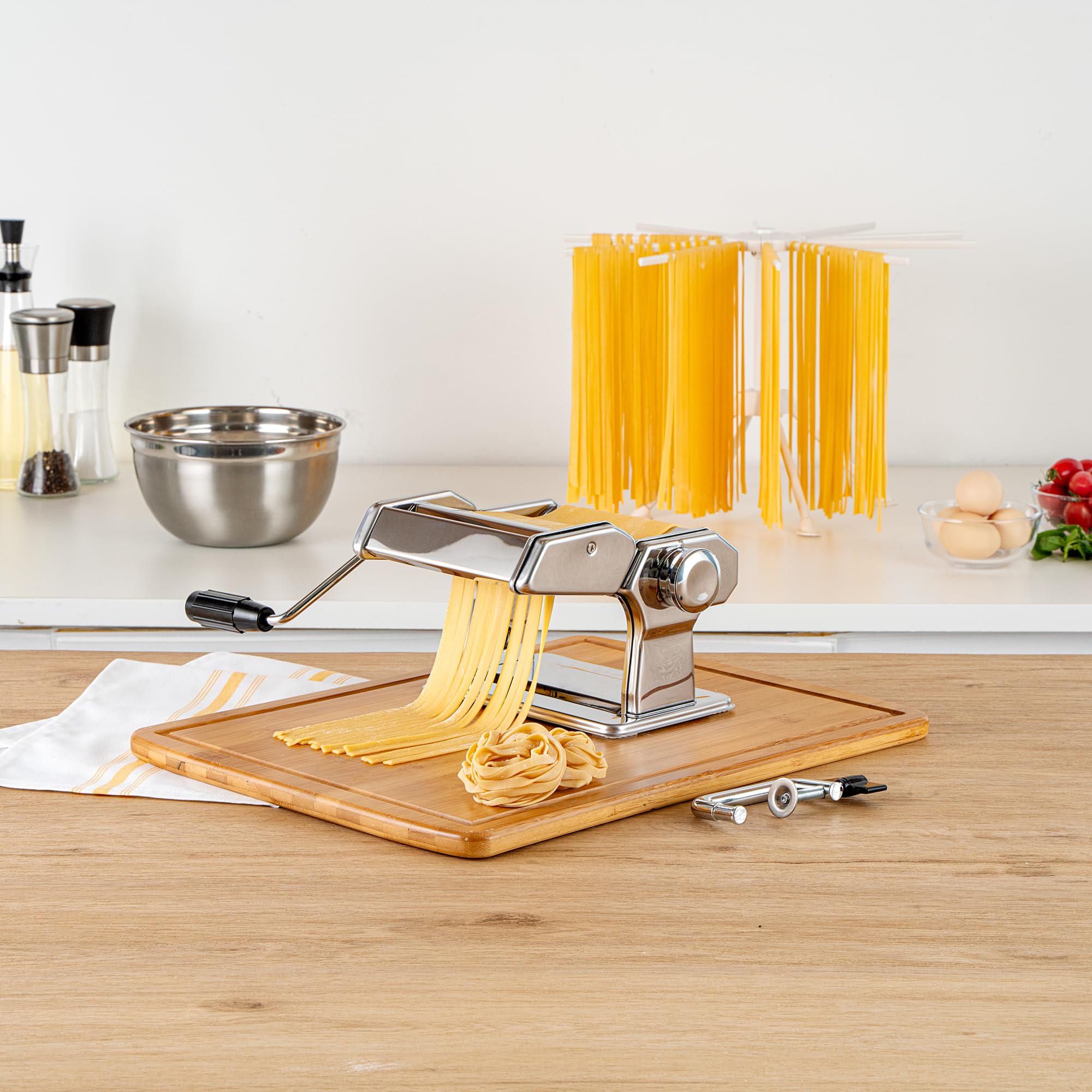 Restaurantware -Met Lux - Máquina para hacer pasta, 1 máquina para hacer pasta con 2 accesorios de corte, 9 ajustes de grosor ajustables, juego de 5 piezas, máquina manual de pasta de acero