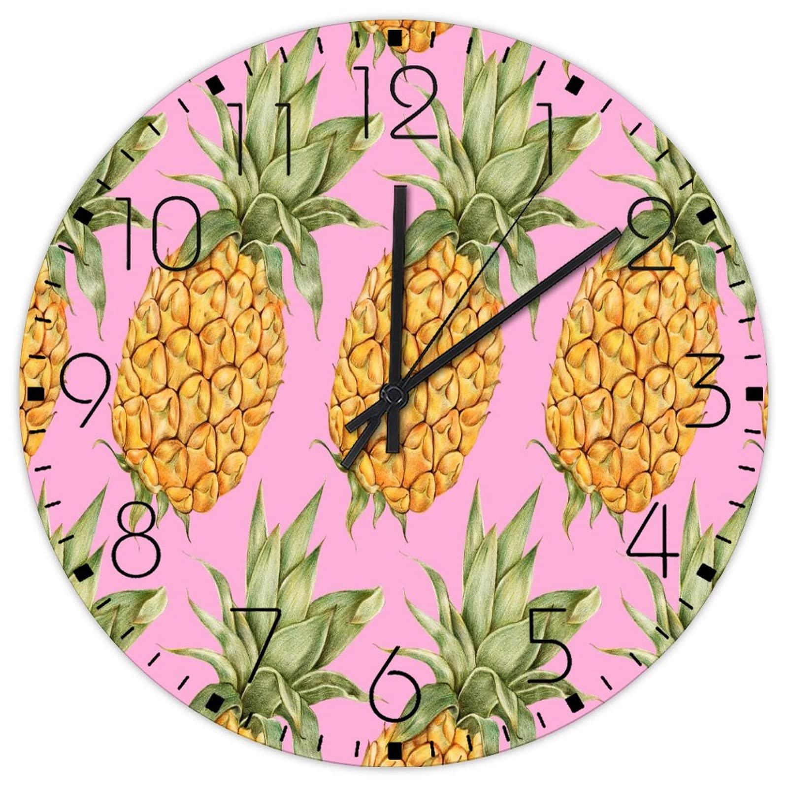 Horloge murale en bois de 38cm pour rompre la monotonie d'un mur de salon blanc