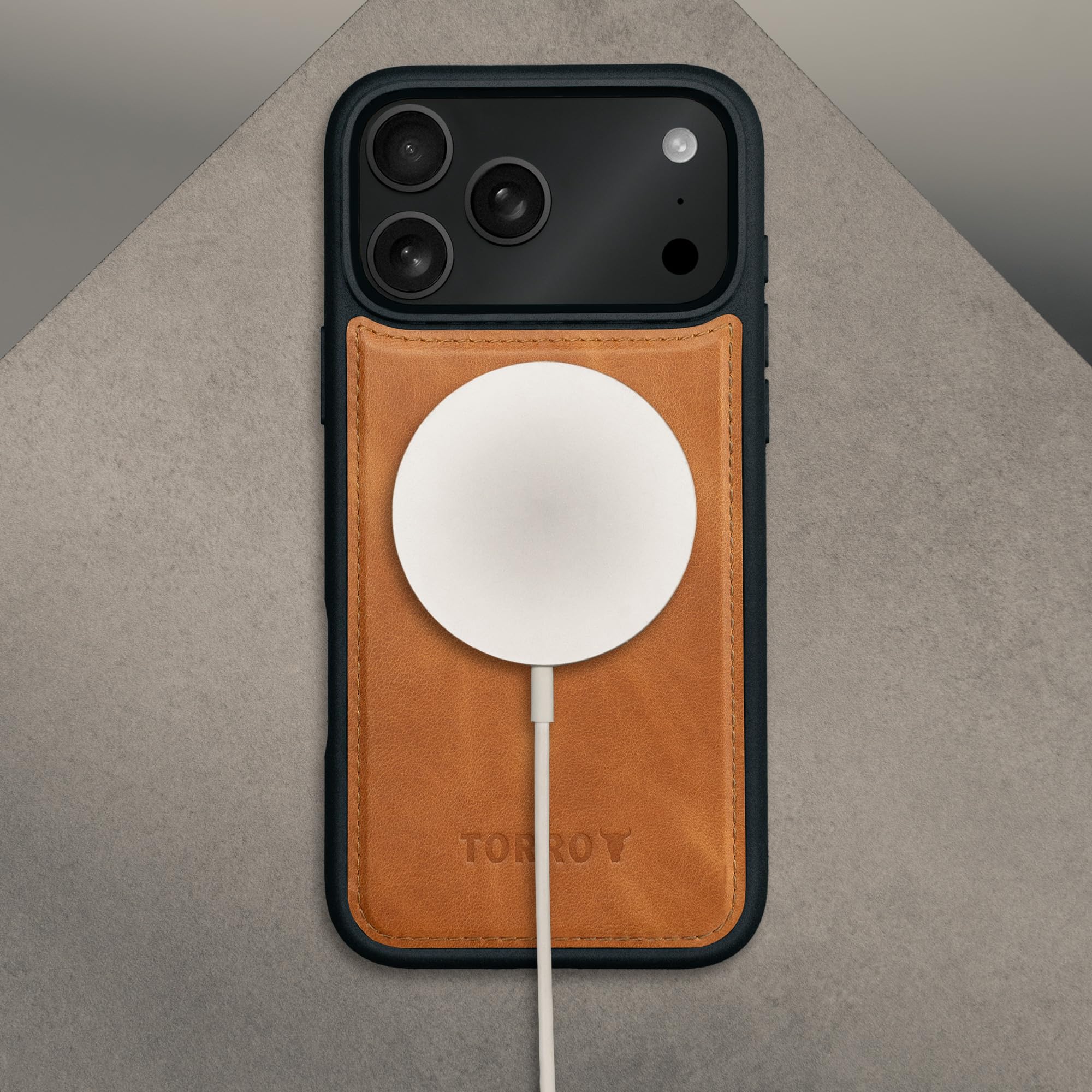 TORRO Etui skórzane kompatybilne z iPhone 17 Pro - skórzane etui bumper z odpinanym etui portfelowym ze stojakiem i przegródkami (kompatybilne z oficjalnymi ładowarkami MagSafe) - Ciemna Wiśnia