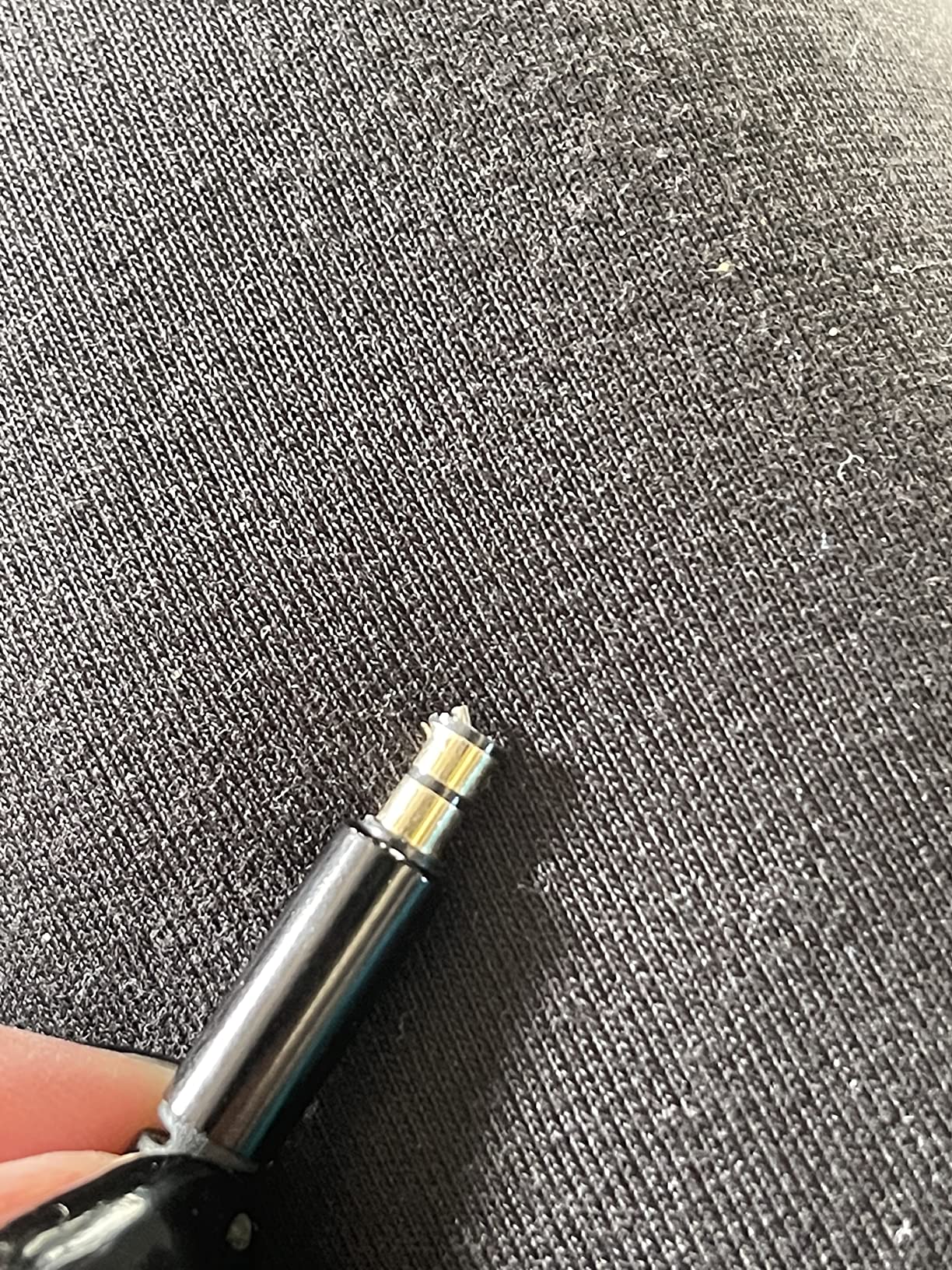 AILIHEN C8 headphone jack showing damage after 8 months of use