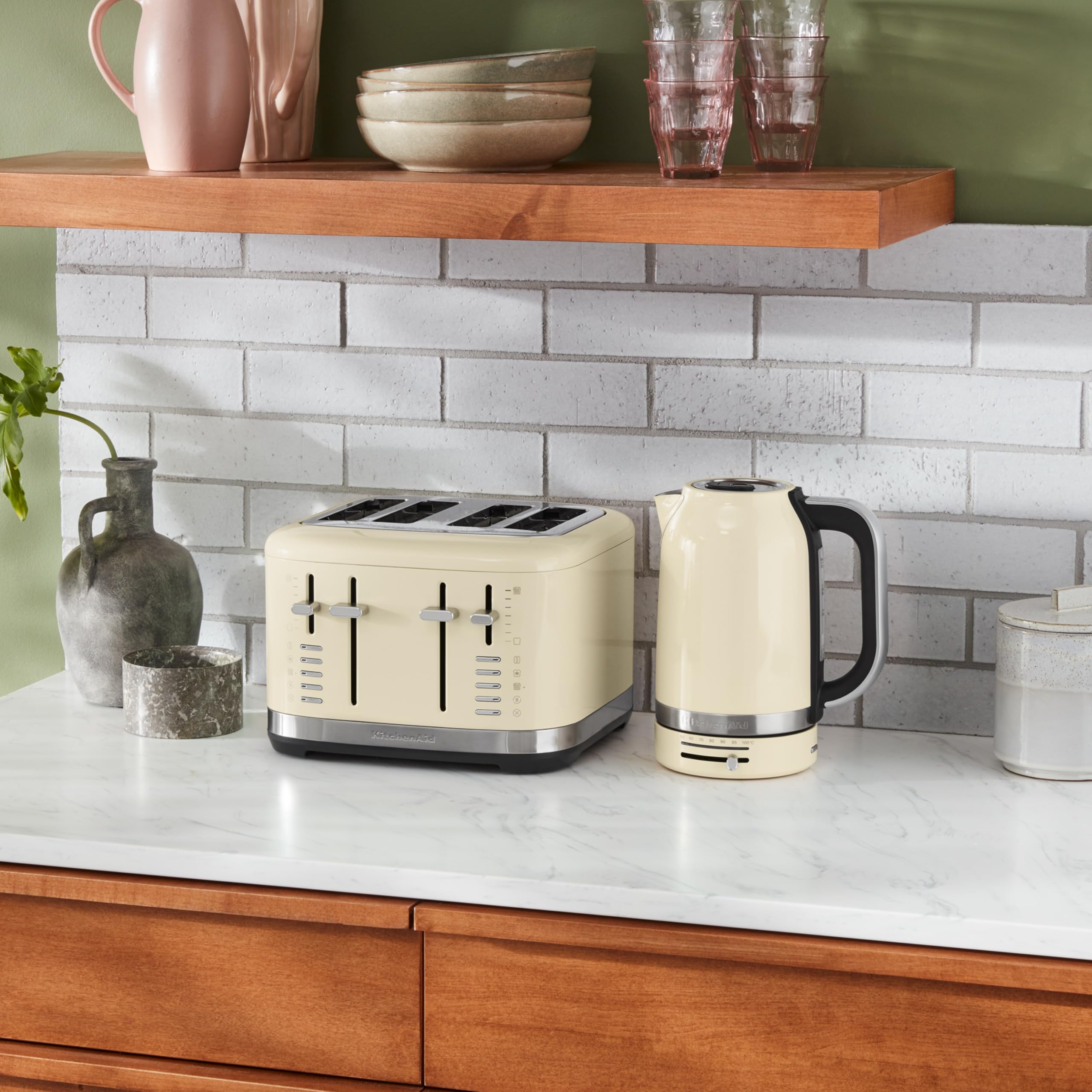 KitchenAid Hervidor de Agua Eléctrico con Control de Temperatura | Calentador Eléctrico de 1,7L | Jarra con Filtro Antical Extraíble | 2400W | Acero Inoxydable (Almendra)