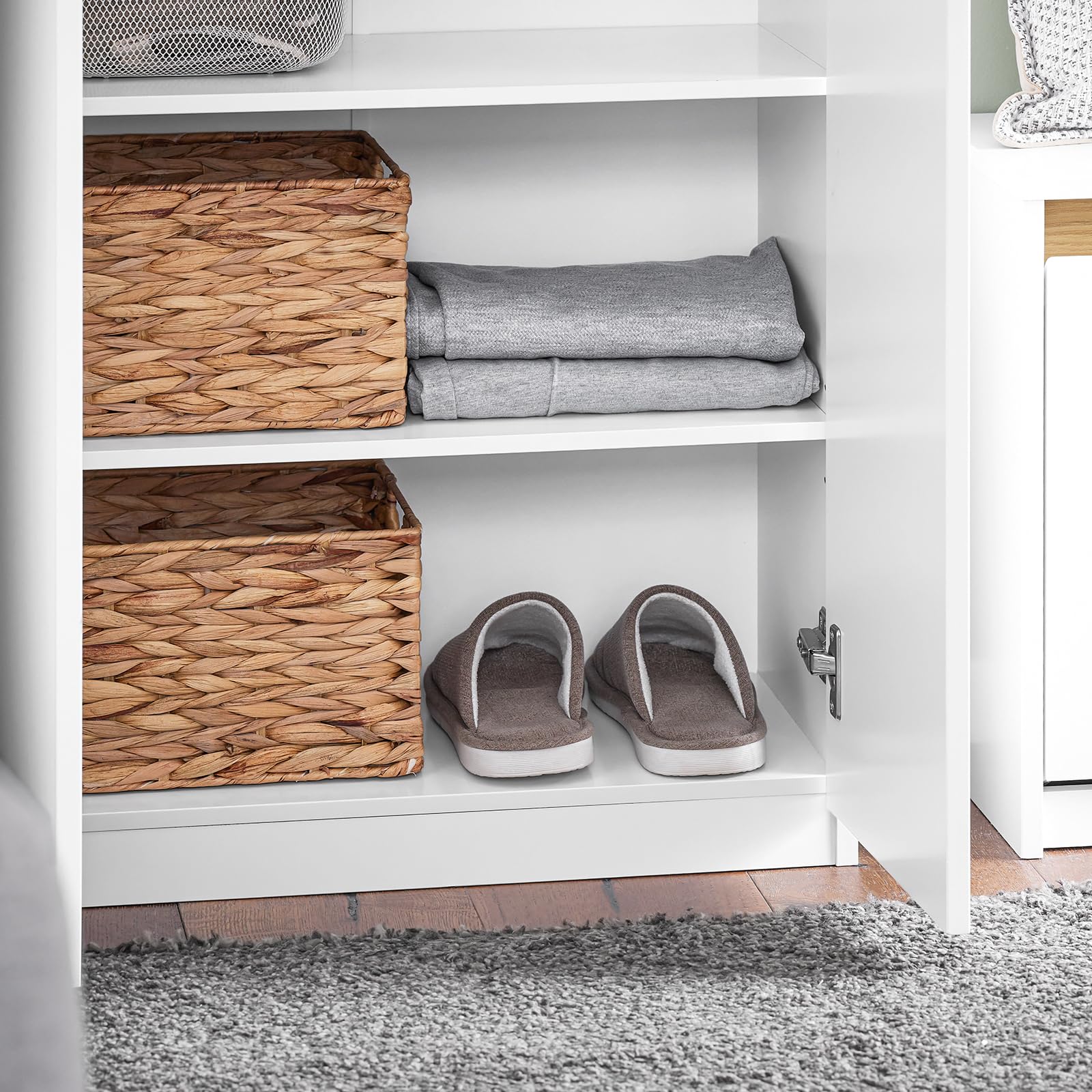 SoBuy Armadio Guardaroba Salvaspazio 2 Ante – Scarpiera Alta Ingresso con Appendiabiti e Ripiani – Mobile Multiuso per Cameretta, Camera da Letto – Bianco 61x30x192cm – KSB01-W