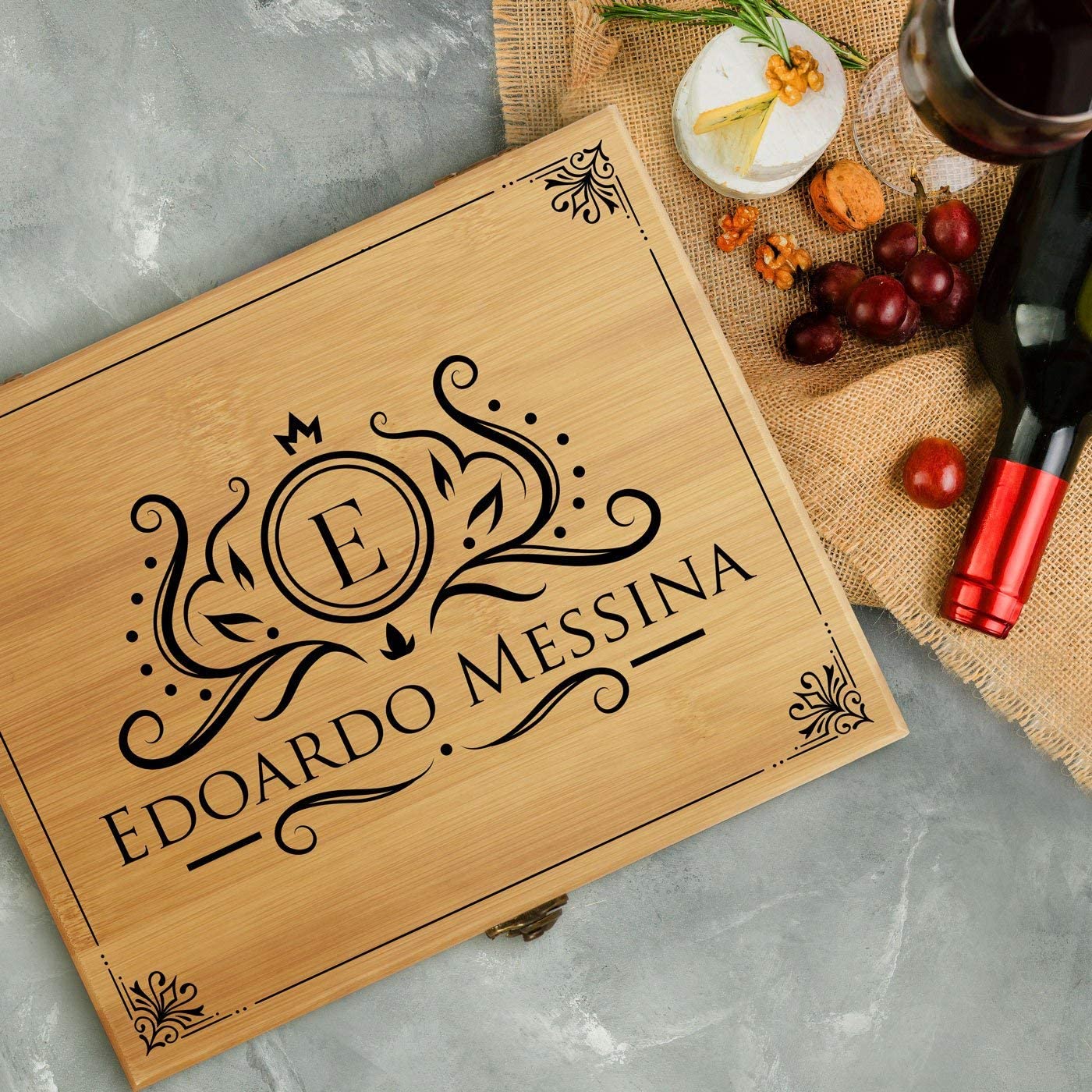 Maverton Set Cavatappi da Vino Deluxe - Kit da Sommelier Personalizzato - Scatola in Legno di bambù + 8 Pezzi di Accessori Vino - Regalo Uomo - Nome