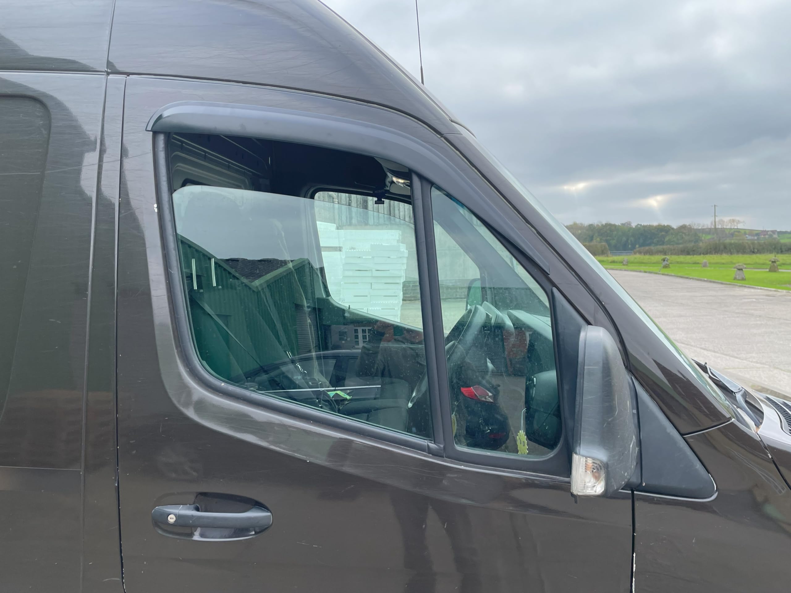 AUTO CLOVER Windabweiser-Set für Mercedes Sprinter/VW Crafter ab 2006 (2 Stück)