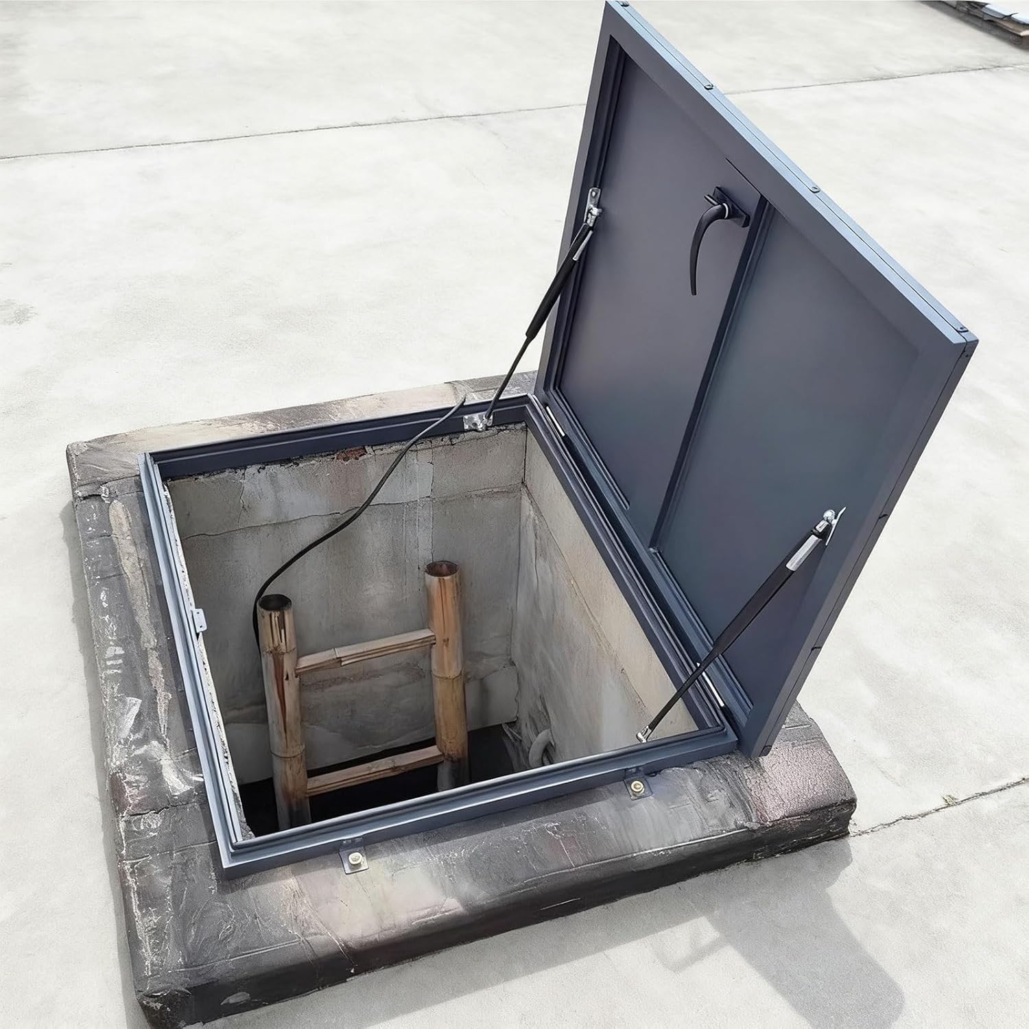 Roof Access Hatch with Support Rods, Heavy Duty Commercial Roof Access Hatch with Internal Lock for Lofts, Apartments, Factories(75x75cm/29.53x29.53in)