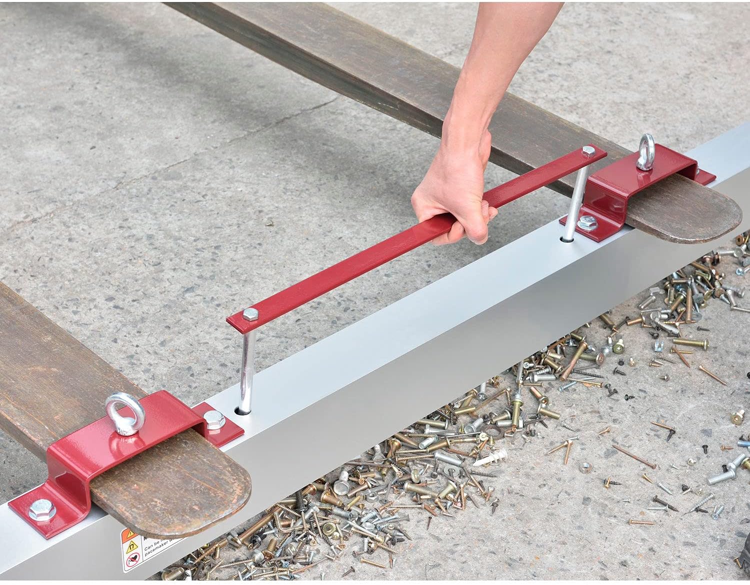 Global Industrial 72"W Hang-Type Magnetic Sweeper With Forklift Hanger